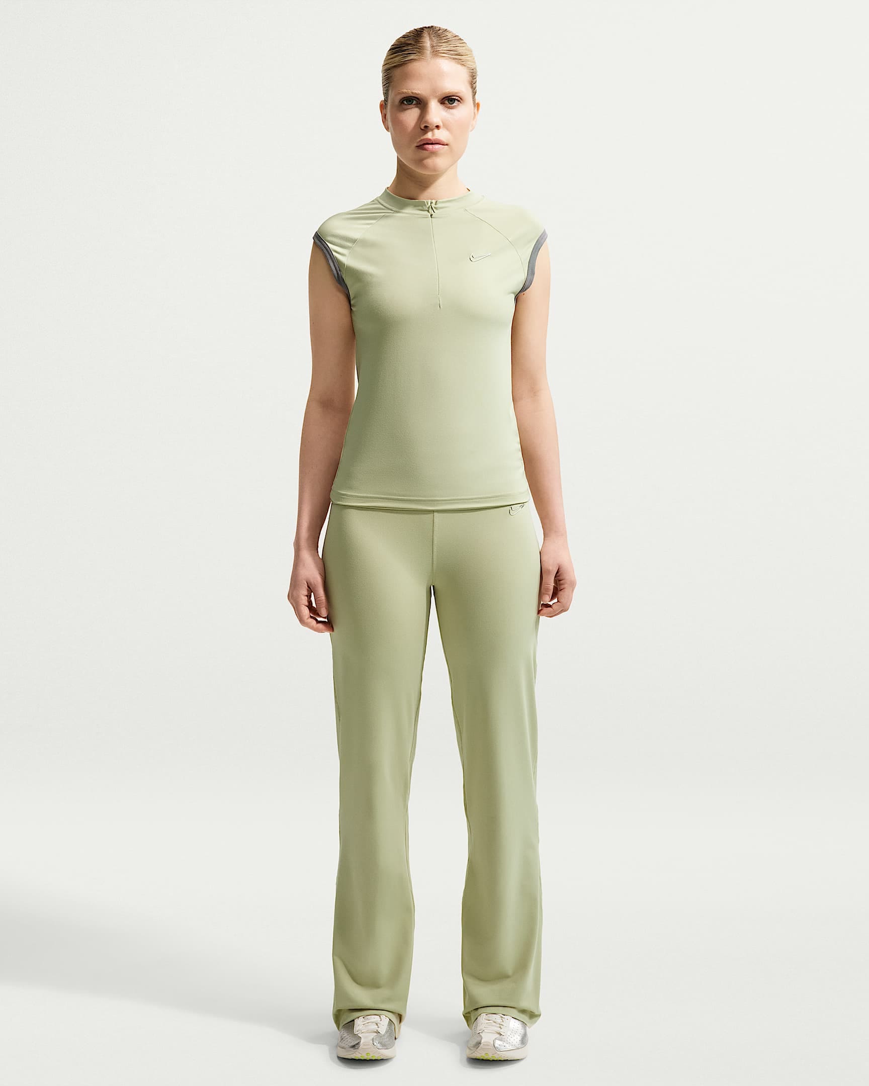 Nike Sportswear Sporthose »W NK FLARED PANT GLS«  ausgestelltes Bein, sportlicher Stil