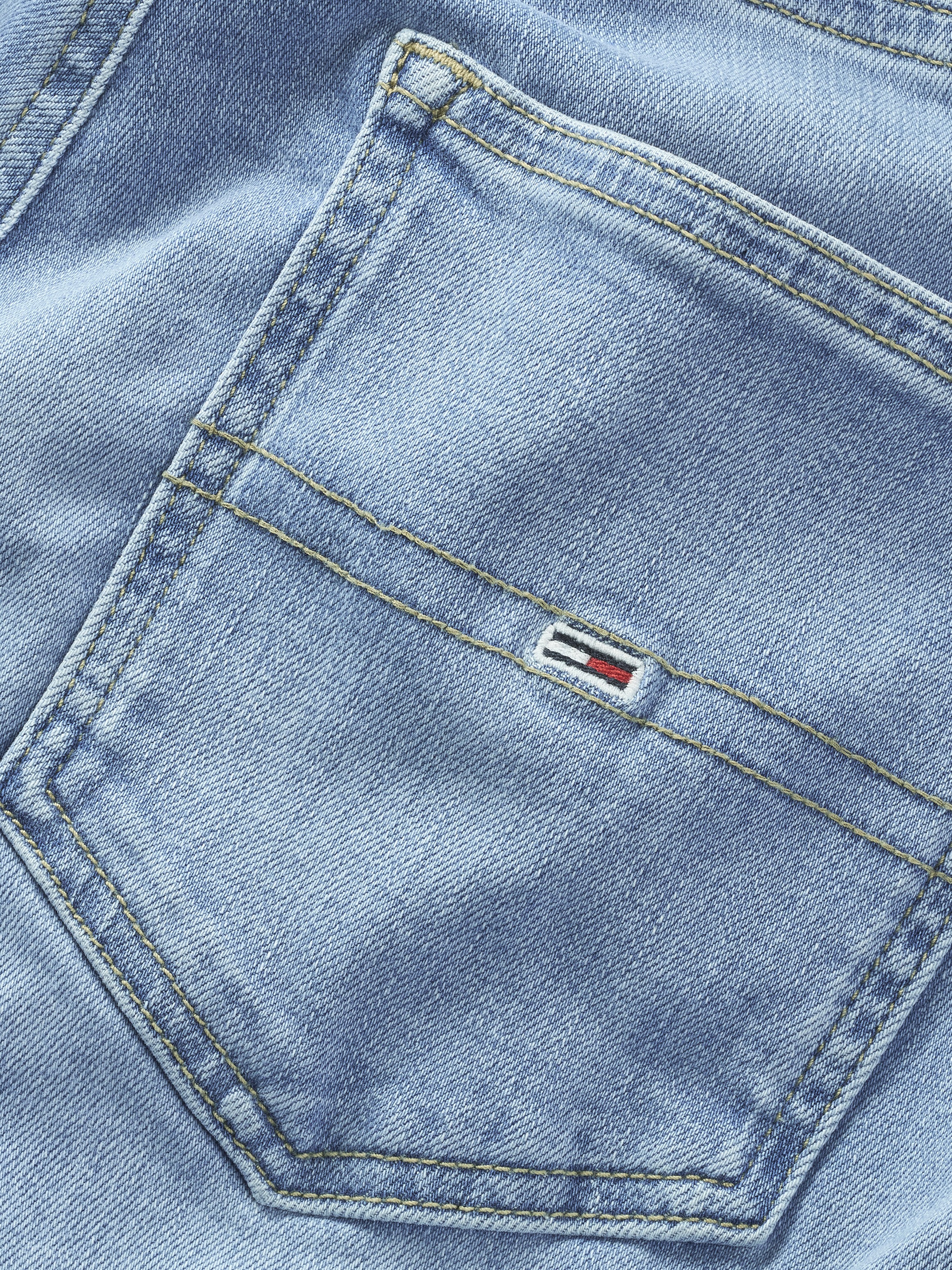 Tommy Jeans Slim-fit-Jeans »Sylvia High Rise Flare«, mit Logo-Badge