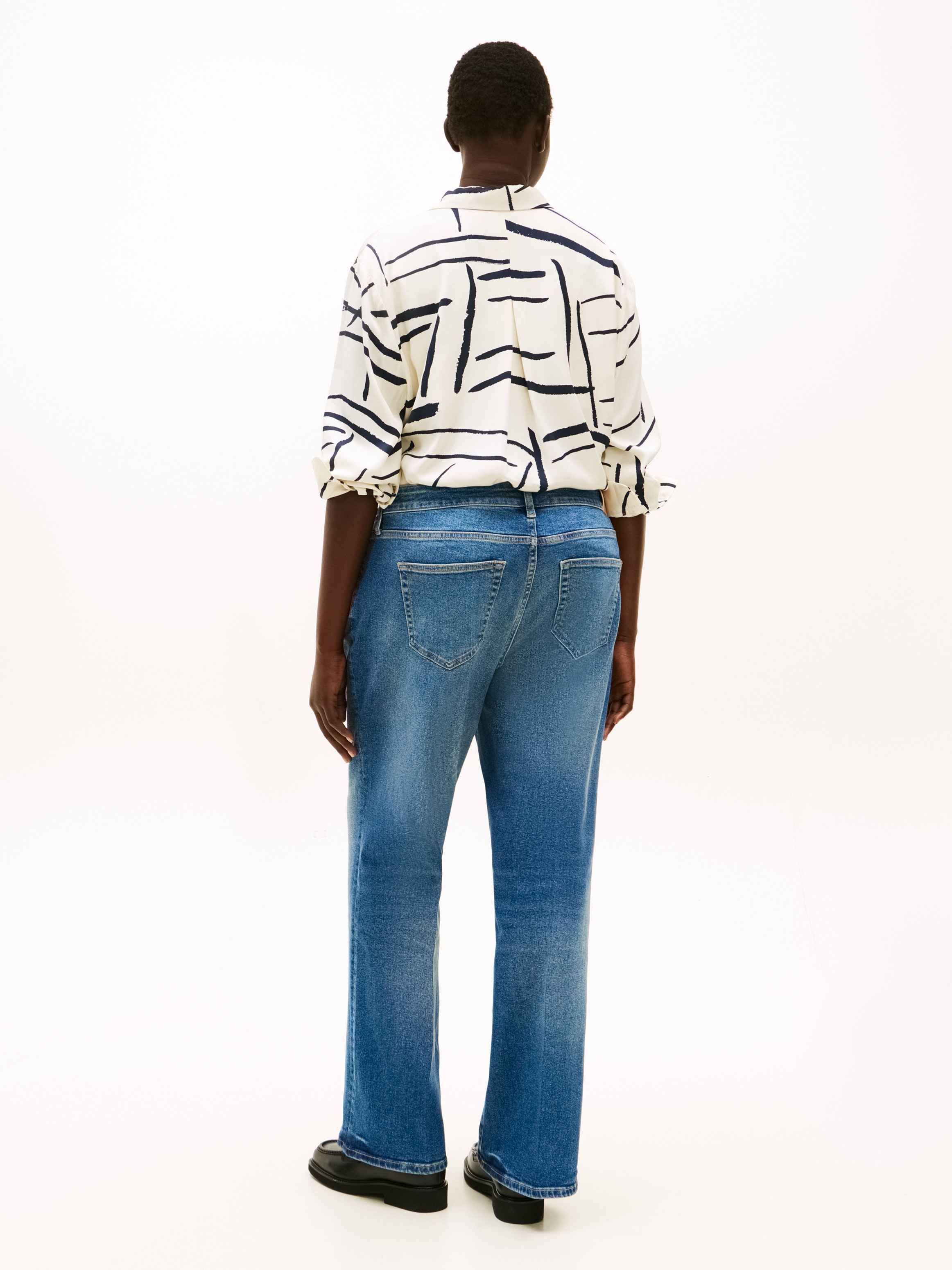 Tommy Hilfiger Curve Bootcut-Jeans »CRV DNM GLOW BOOTCUT RW« in großen Größen