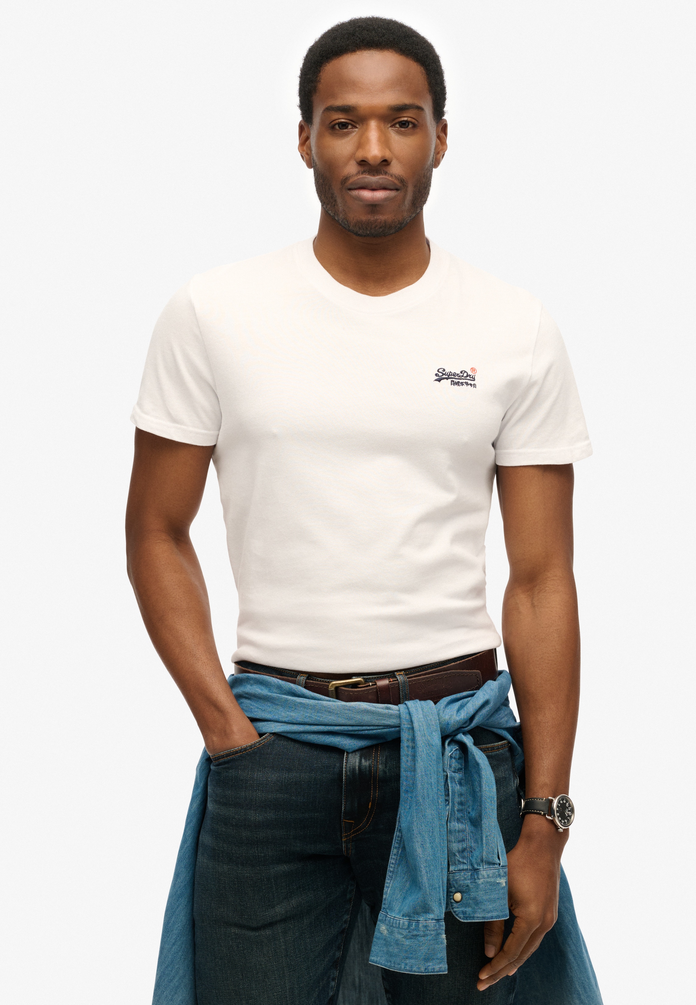 Superdry Rundhalsshirt "ESSENTIAL CONTRAST EMB TEE" Slim Fit, aus Baumwolle und Single Jersey, mit Print, pflegeleicht