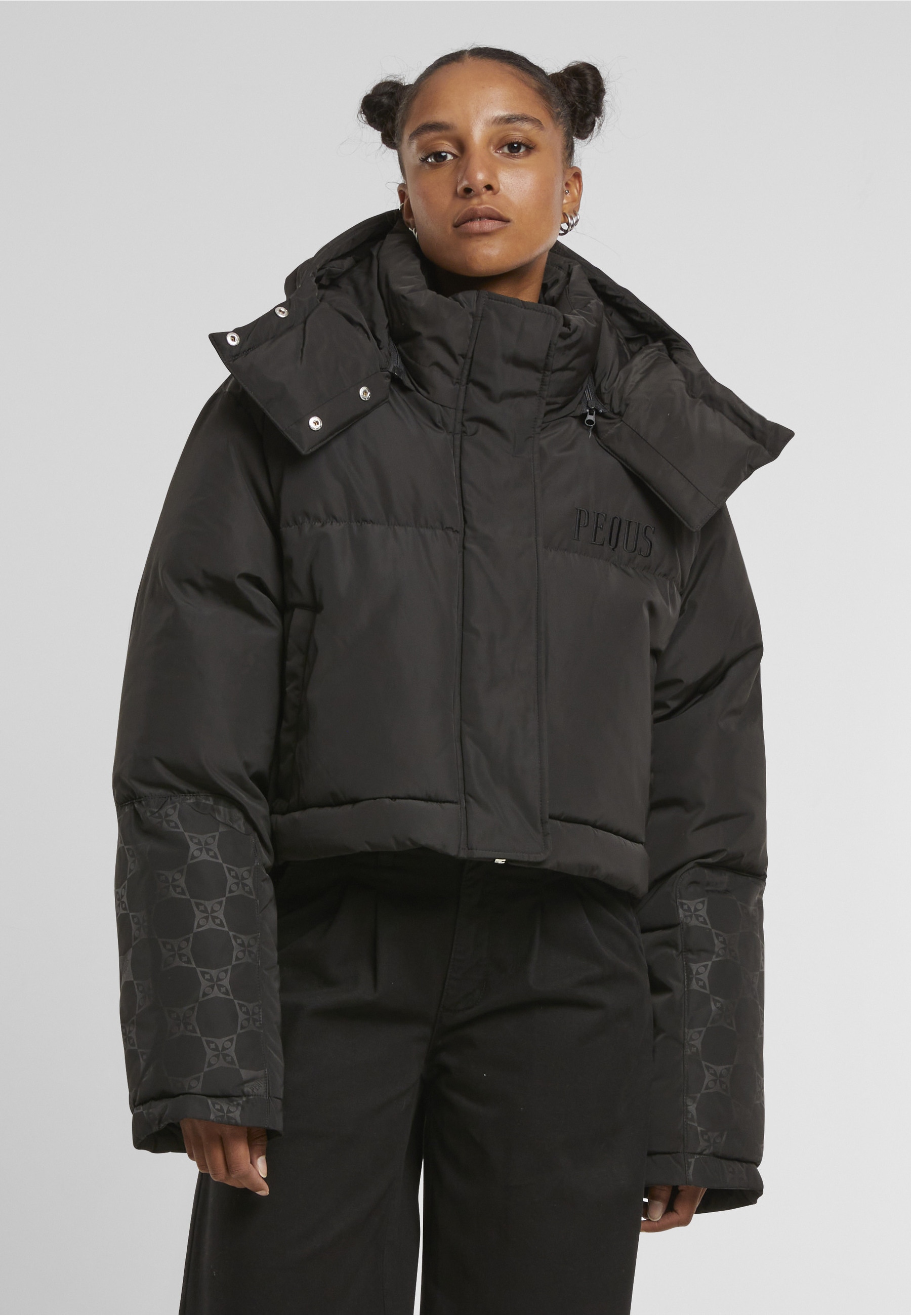 PEQUS Winterjacke »PEQUS PEQUS Aether Cropped Puffer Jacket« 1 Stk. tlg. ohne Kapuze
