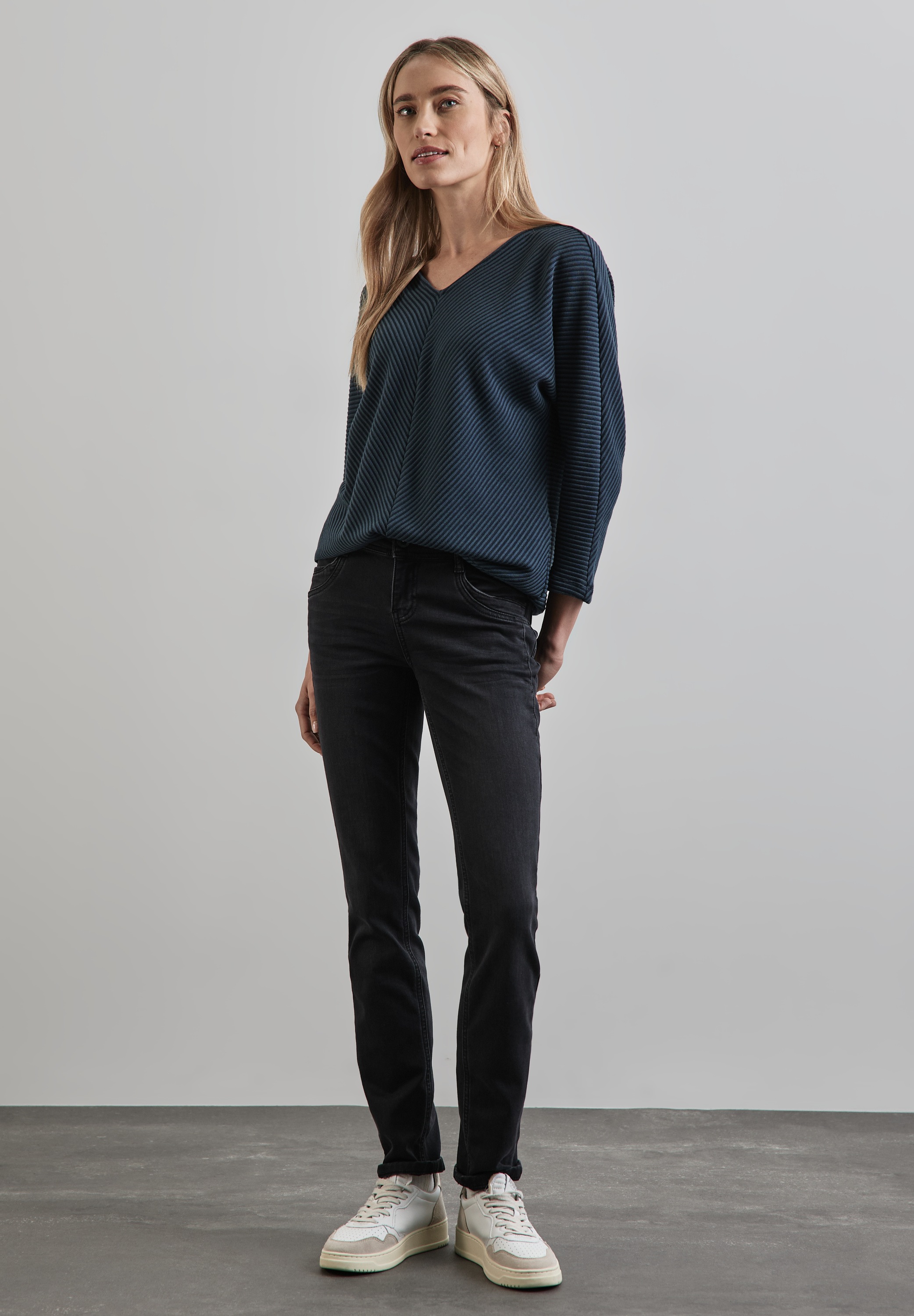 3/4-Arm-Shirt STREET ONE, Damen, Gr. 34, grün (cool vintage grün), Stoff, 68% Polyester, 18% Baumwolle, 12% Viskose, 2% Elasthan, unifarben, gerade normal, V-Ausschnitt, Bündchen, Shirts 3/4-Arm-Shirt, mit 3/4 Ärmeln 3