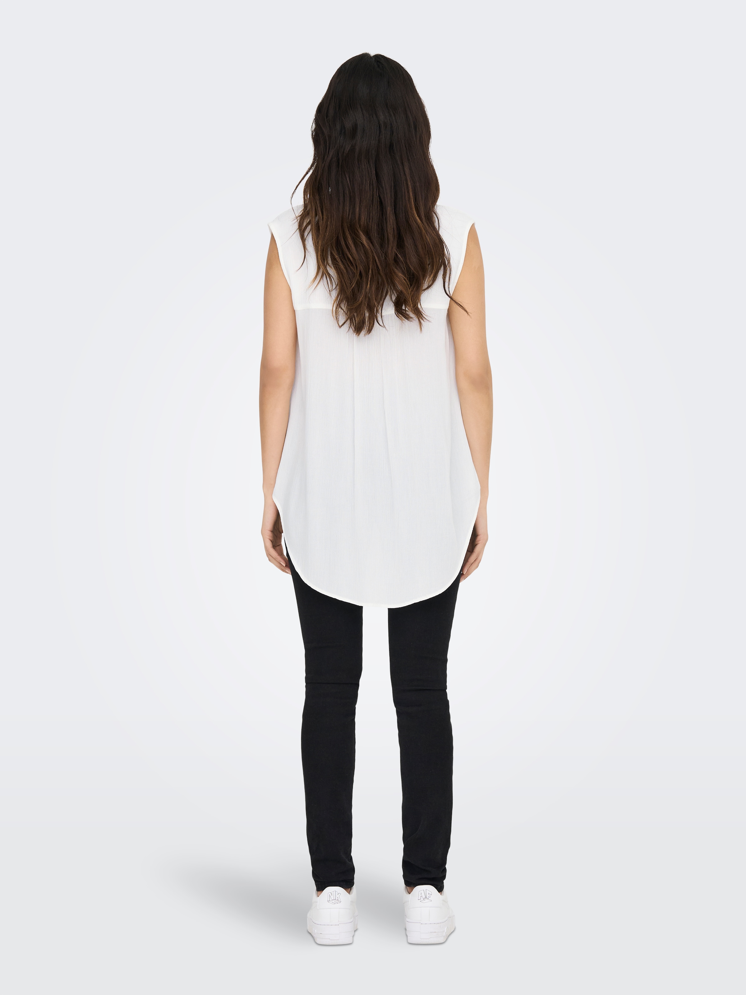 ONLY Blusentop »ONLJETTE – Blusentop mit V-Ausschnitt und Knopfleiste« regular fit, modisch, Web, Viskose, V-Ausschnitt