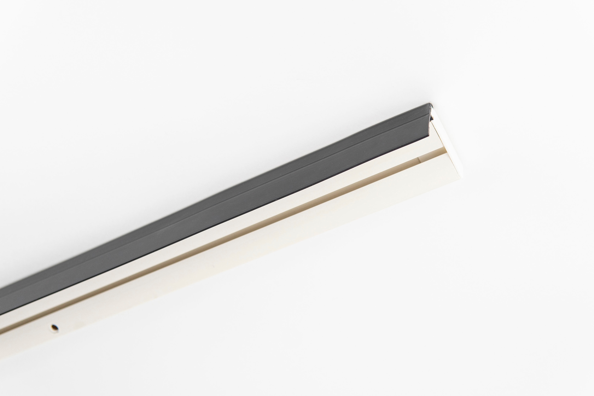GARESA Gardinenschiene »Kunststoffschiene mit Blende«, 1 läufig-läufig, Wunschmaßlänge, Deckenmontage, verlängerbar, einfache Montage, schlicht