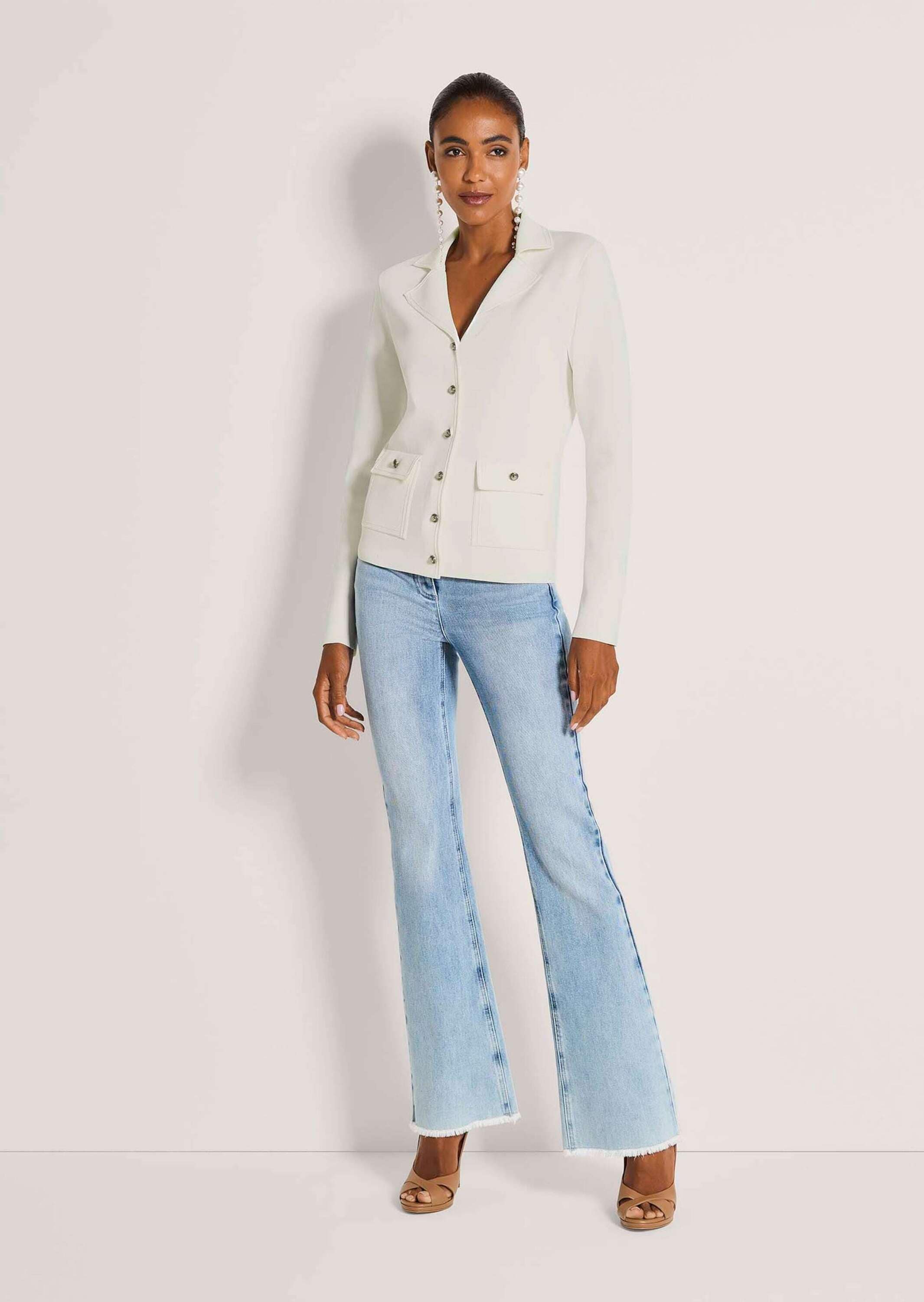 MADELEINE Strickjacke »Strickblazer Elegante Businessjacke im Milano-Strick« Schmuckknöpfe