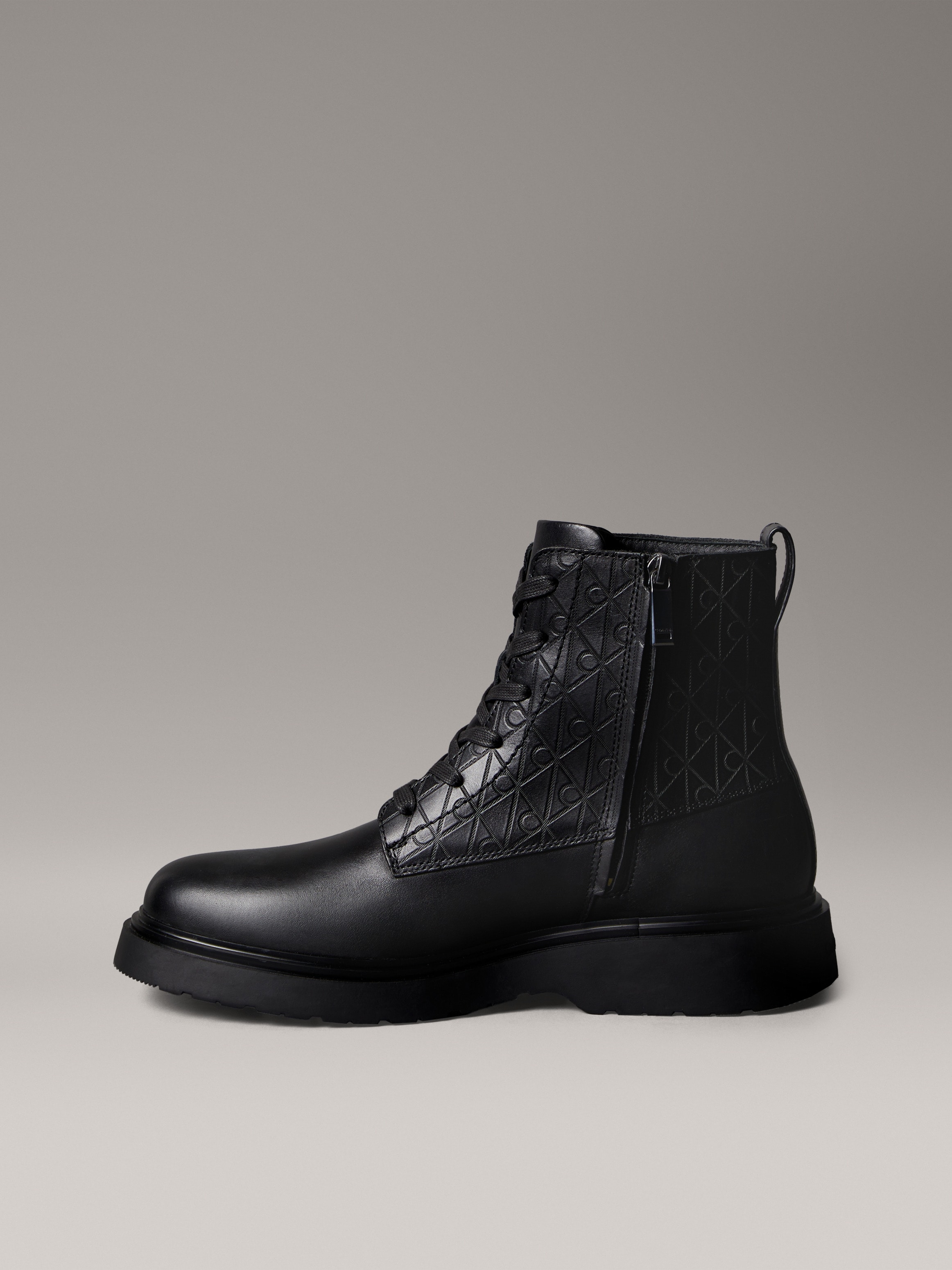 Calvin Klein Schnürboots »COMBAT ESS LACE UP ZIP BOOT AOP«, Schnürstiefelette, Boots mit Monogramm-Print am Schaft