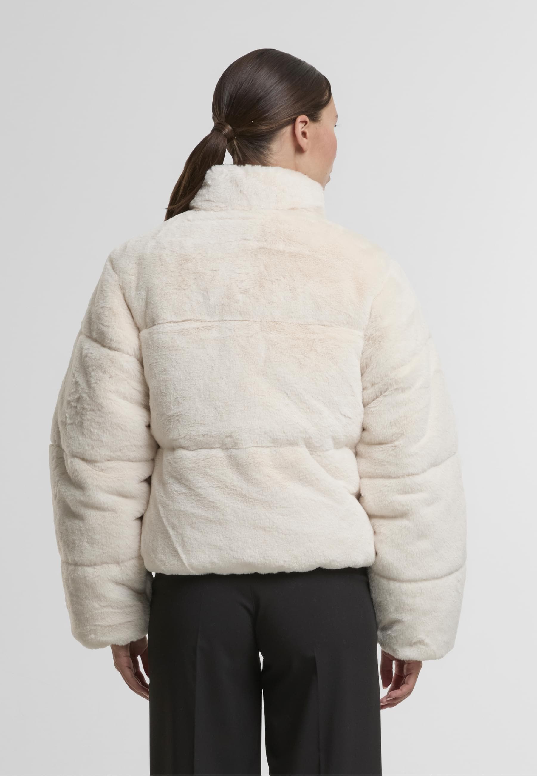 URBAN CLASSICS Winterjacke »Urban Classics Ladies Short Faux Fur Puffer Jacket«, (1 St.), ohne Kapuze