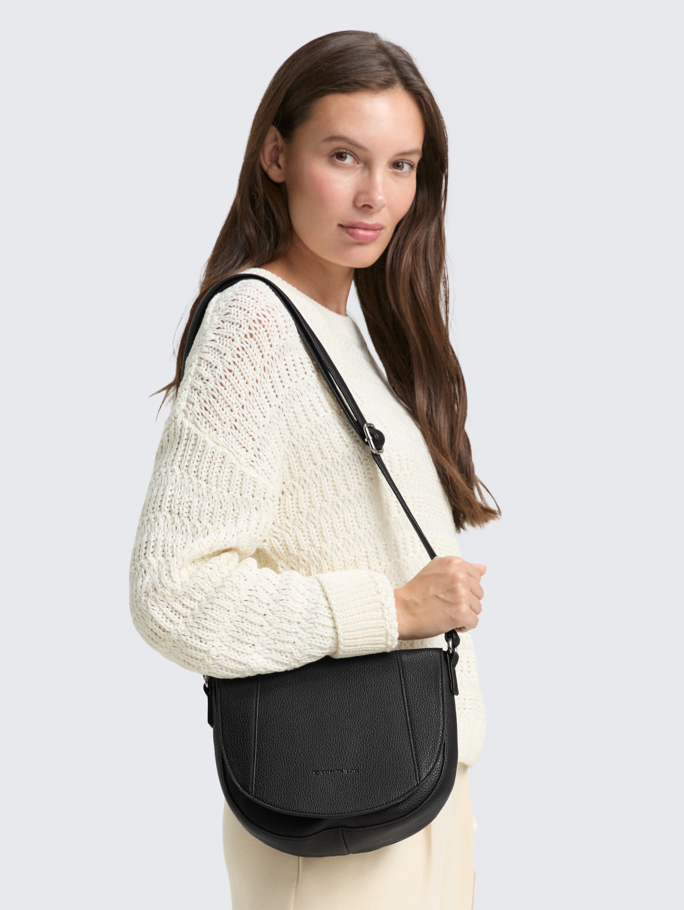 TOM TAILOR Satteltasche »Dahlia«, weiches Lederimitat in moderem Look mit Kontrastkanten und feinem Logo