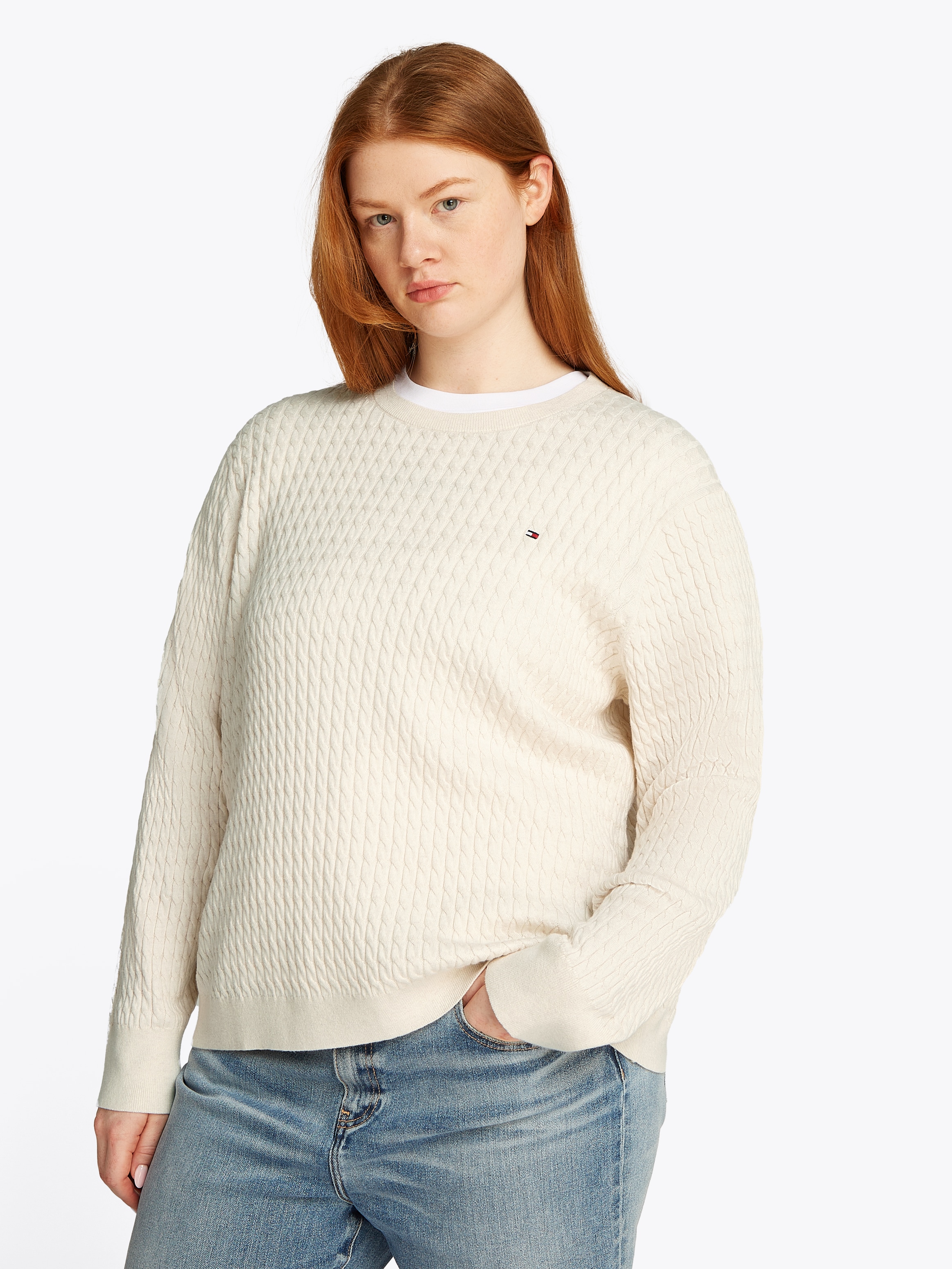 TOMMY HILFIGER Curve Rundhalspullover »CRV CO CABLE C-NK LS SWEATER«, in Großen Größen, Zopfmuster,...