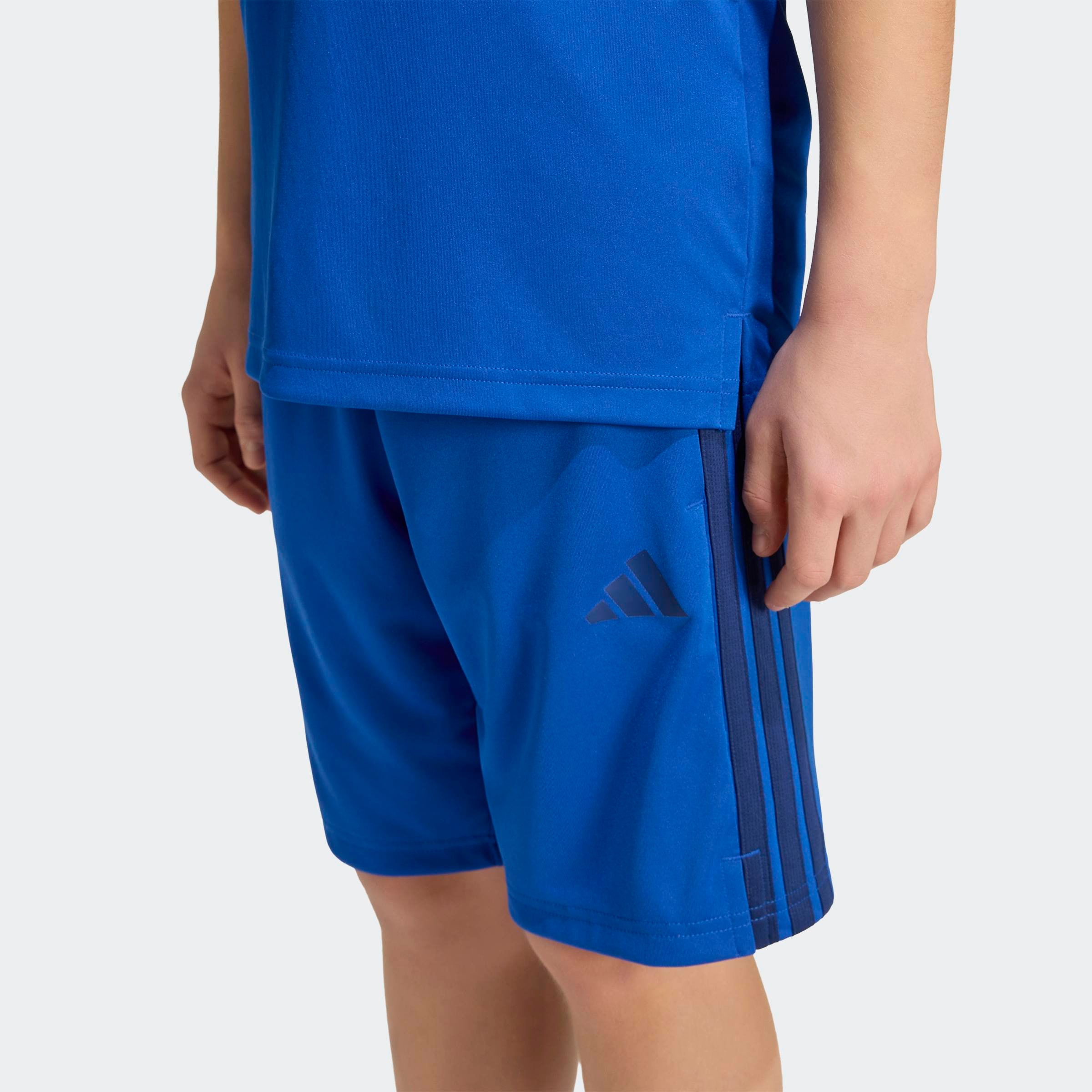 adidas Sportswear Shorts »TRAIN ESSENTIALS 3-STREIFEN KIDS«  Shorts für Kinder, sportlicher Stil