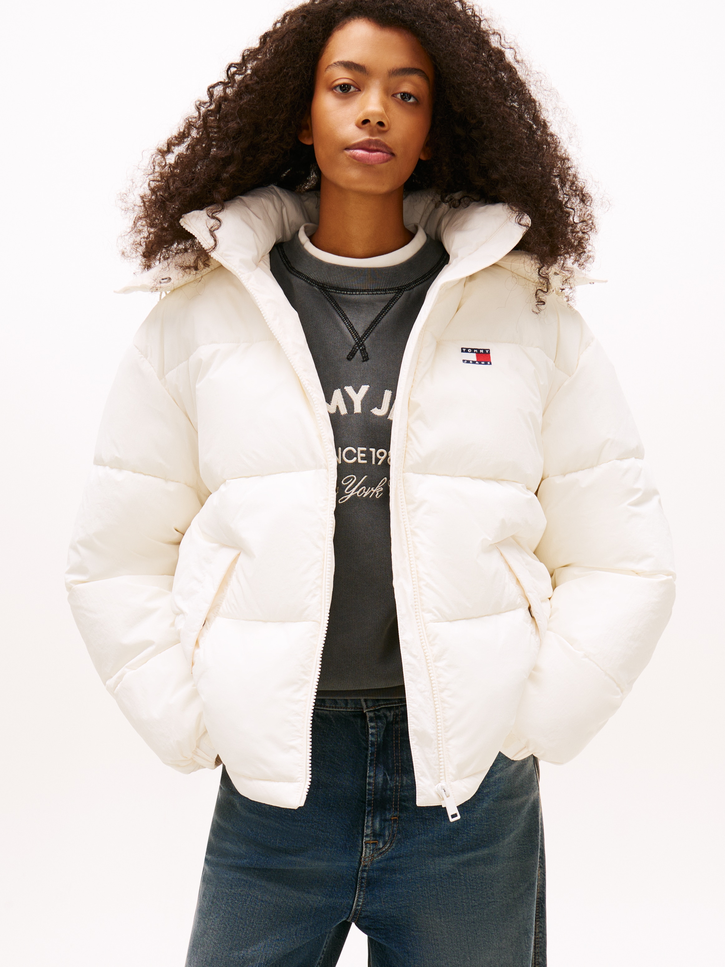 Tommy Jeans Steppjacke »TJW OVS HOODED FLAG PUFFER EXT« mit Kapuze