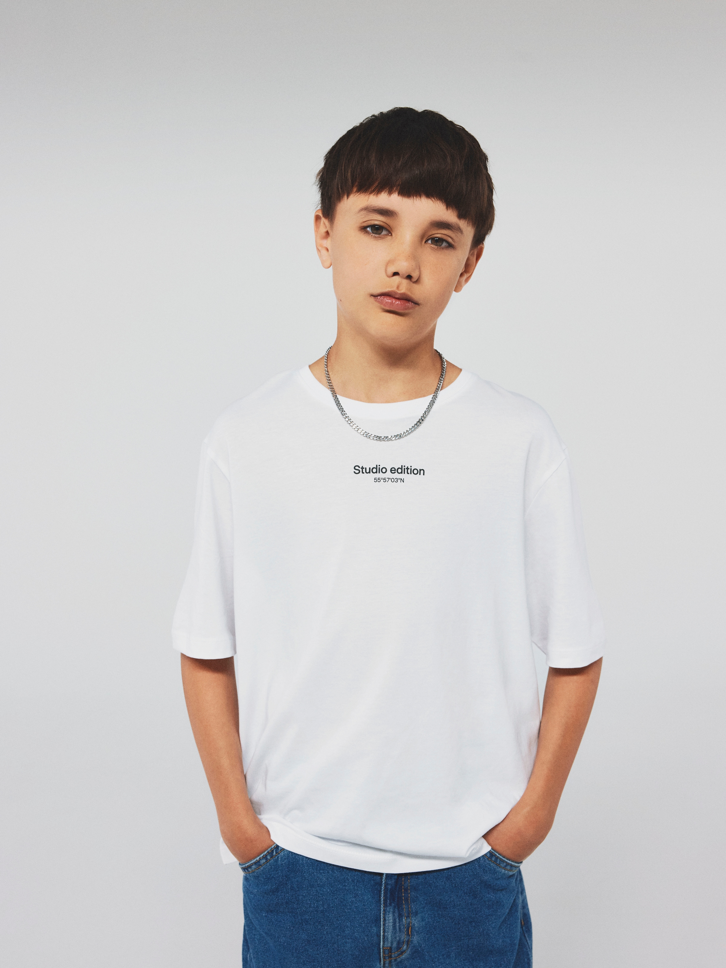Name It T-Shirt »NKMBRODY SS NREG TOP NOOS«, mit dezentem Frontmotiv