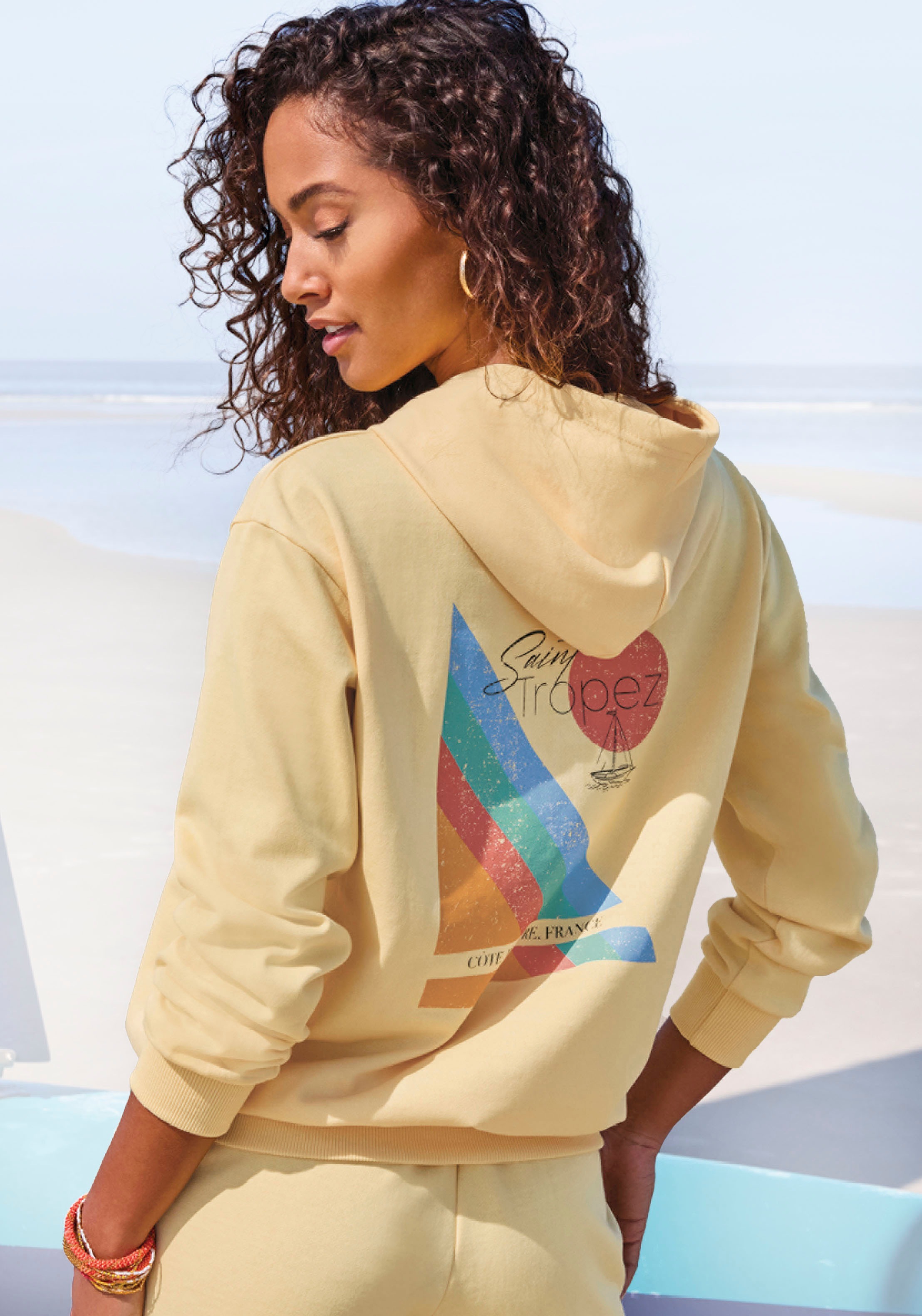Bench. Loungewear Kapuzenpullover mit großem Print auf dem Rücken, Home- und Loungewear Serie