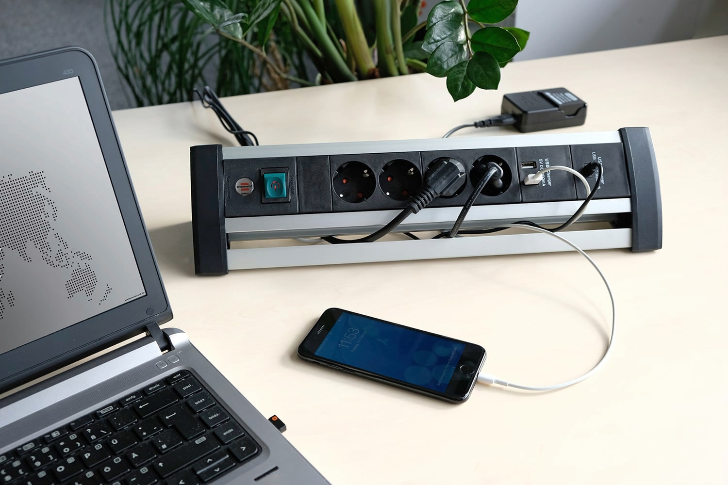Brennenstuhl Steckdosenleiste »Alu-Office-Line«, 4-fach, (Ein- / Ausschalter-Schalterbeleuchtung-USB-Anschlüsse Kindersicherung-Schutzkontaktstecker Kabellänge 1,8 m), Power Delivery - Ladefunktion
