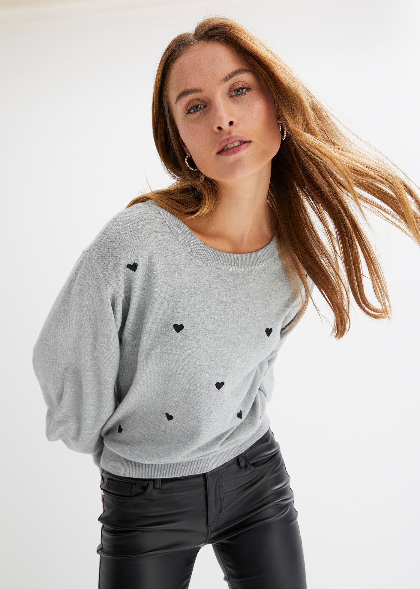 bonprix "Feinstrickpullover aus Viskose-Mix" aus Viskose-Mix, mit Herzen-Stickerei, bequeme Passform
