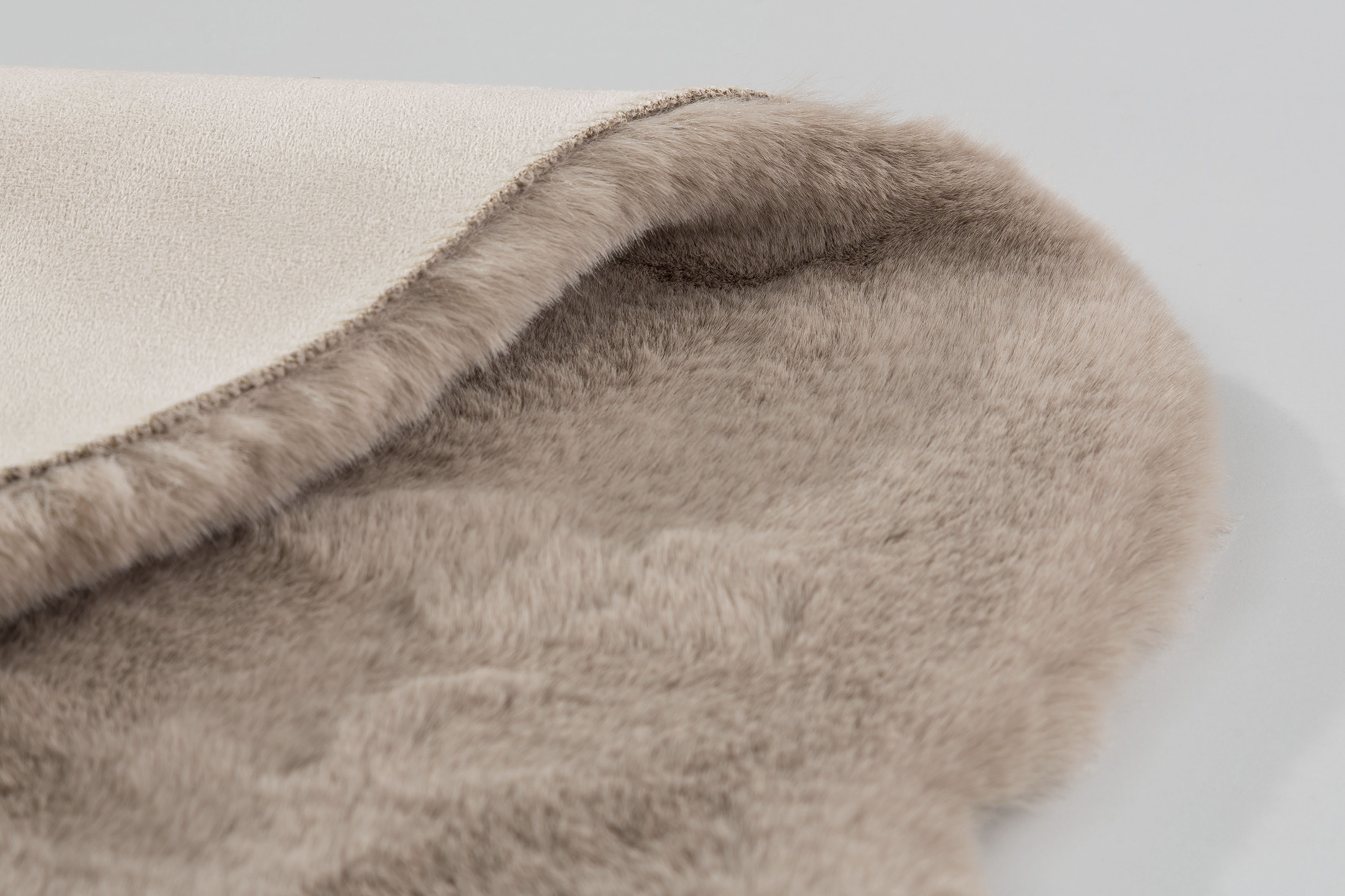 Thumbnail - SCHÖNER WOHNEN-Kollektion Fellteppich "Tender" fellförmig 26 mm Höhe weich durch Microfaser, Kaninchenfell Haptik, Kunst...