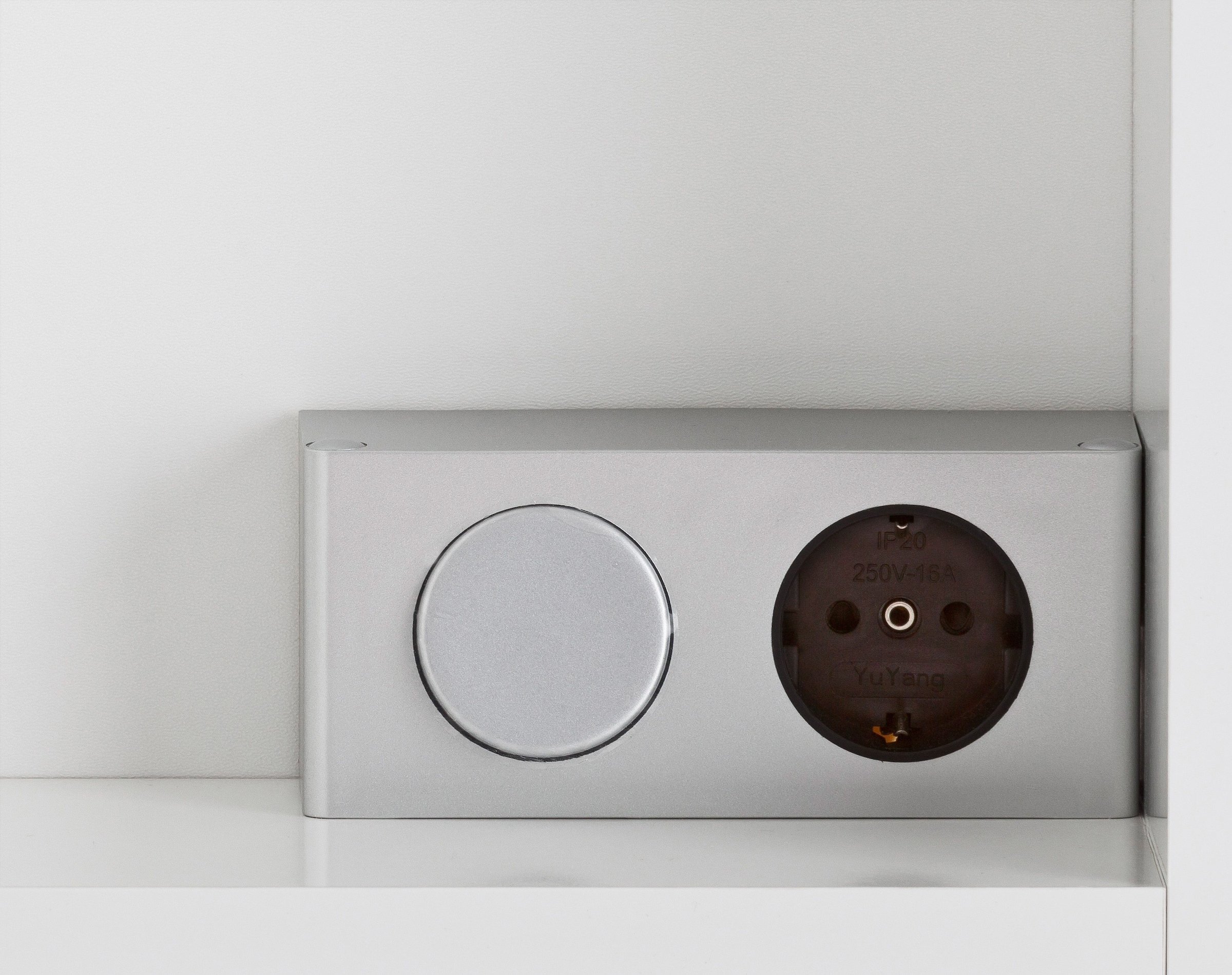 Schildmeyer Spiegelschrank »Dorina, mit höhenverstellbaren Glasböden made in Germany«, Breite 70 cm, 3-türig, LED-Beleuchtung, Schalter-/Steckdosenbox
