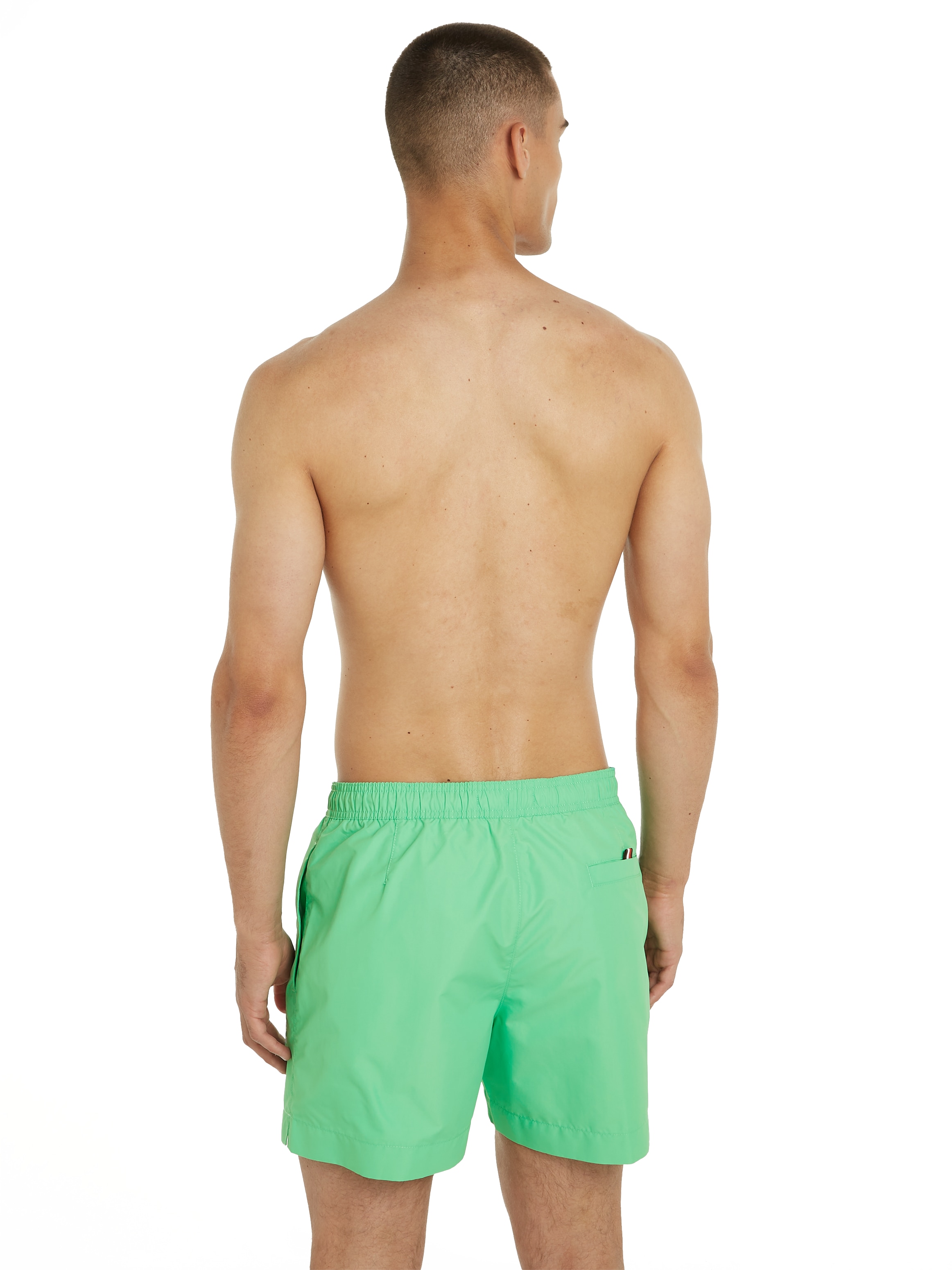 Tommy Hilfiger Swimwear Badeshorts »MEDIUM DRAWSTRING«, mit Markenlabel an der Hüfte