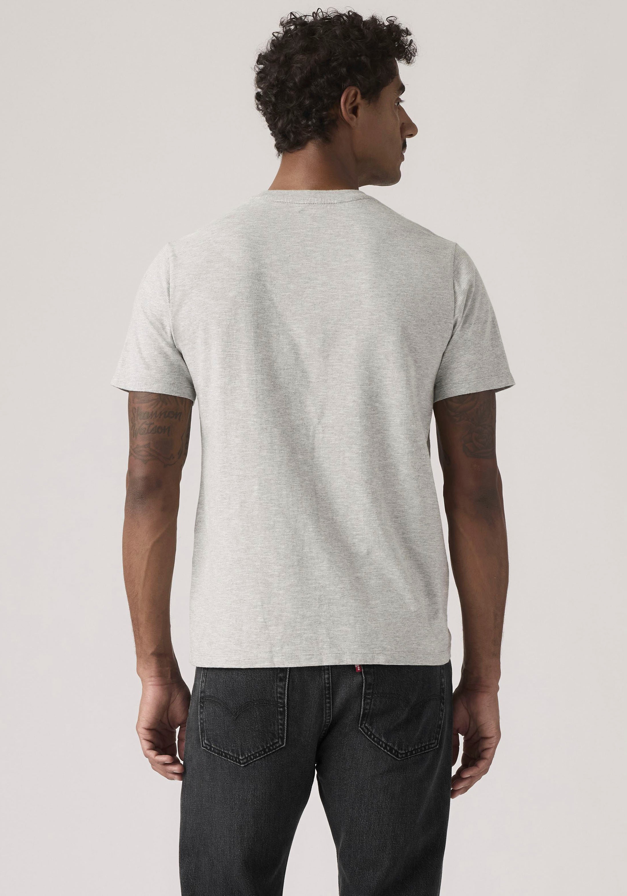 Thumbnail - Levis T-Shirt "CLASSIC POCKET TEE" mit aufgesetzter Brusttasche