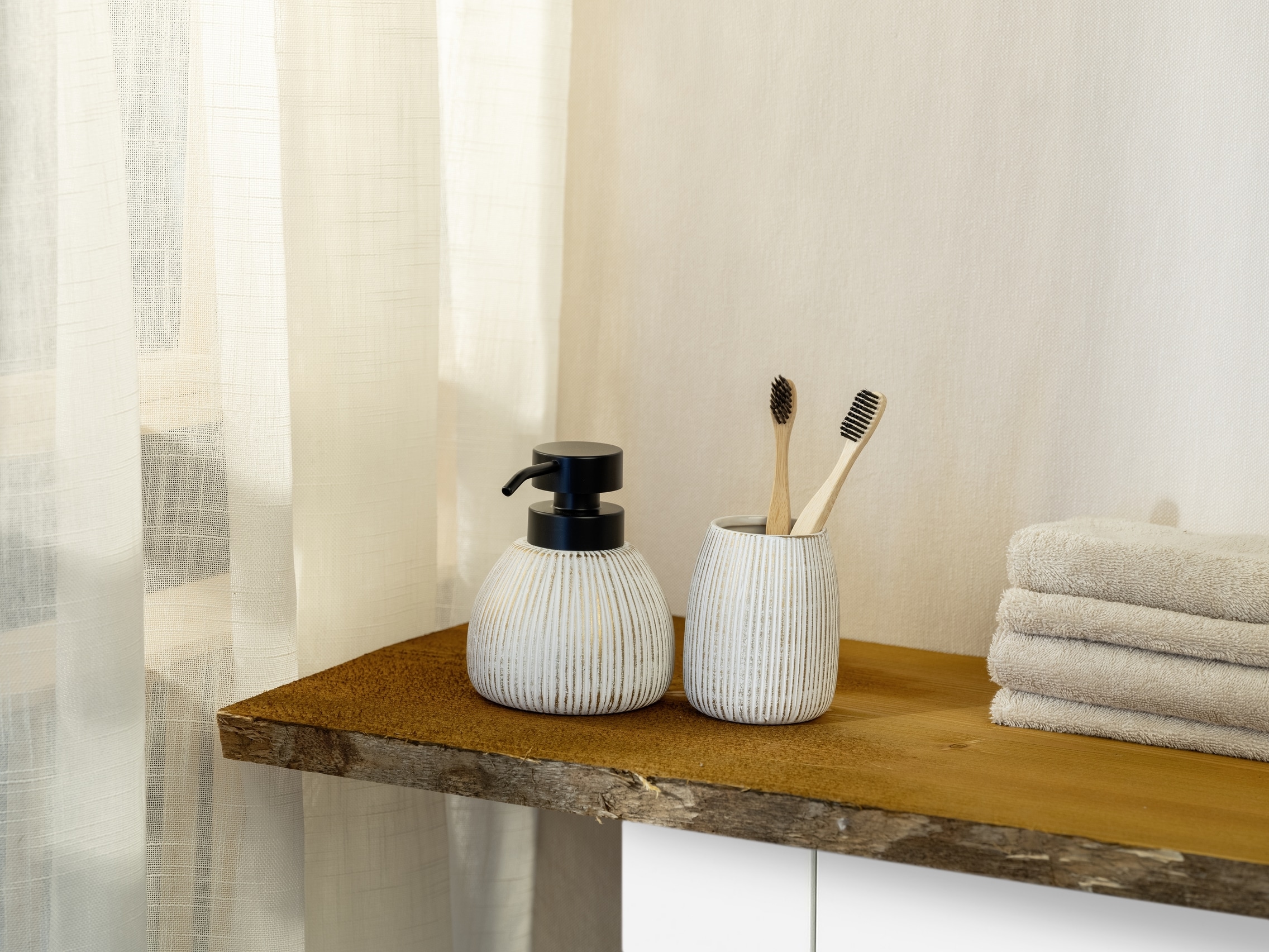 WENKO Seifenspender »Pascoli« strukturierte Oberfläche mit Goldakzenten, Keramik, 500 ml