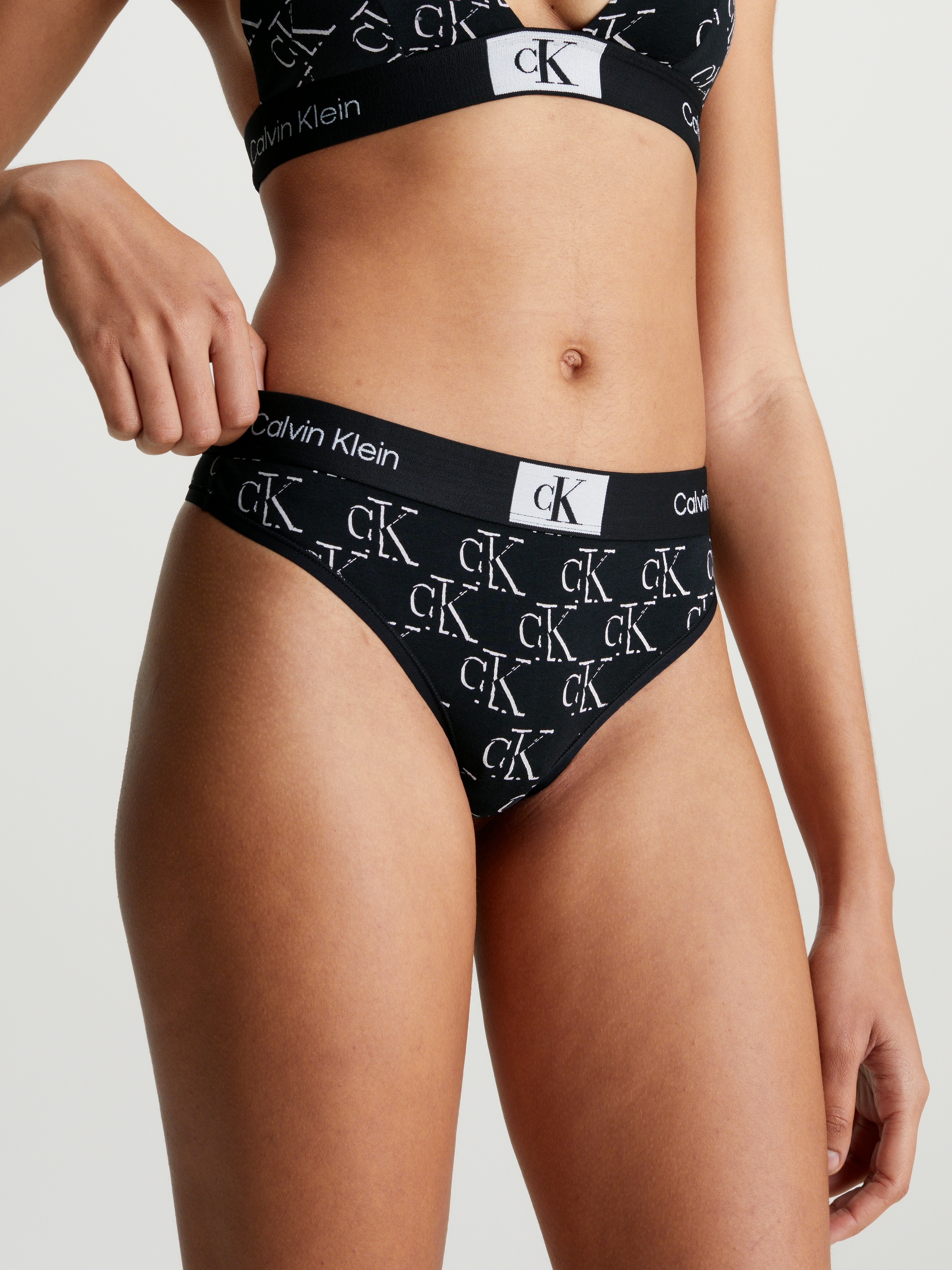 Calvin Klein Underwear String »MODERN THONG«, mit klassischem Logobund