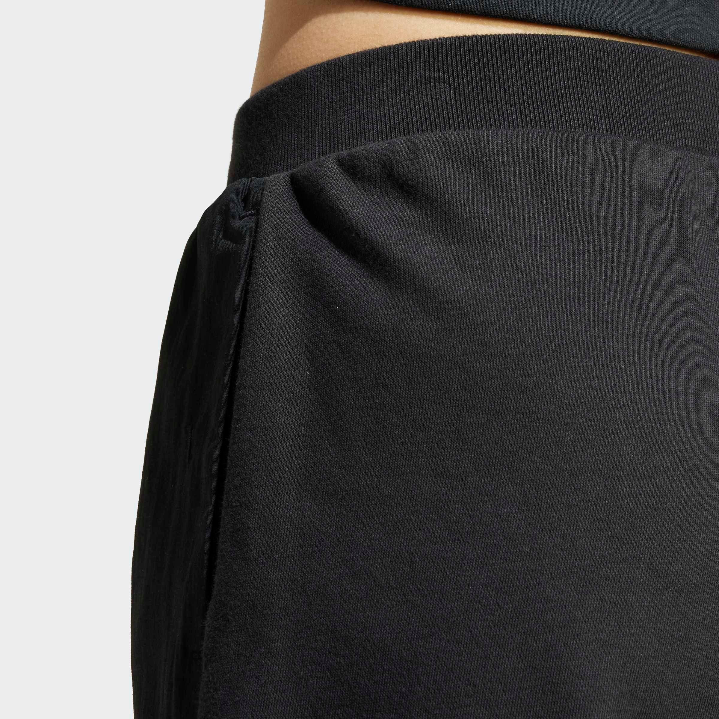 adidas Sportswear Shorts »CITY ESCAPE MATERIAL-MIX«  ohne Verschluss, aus French-Terry-Material, mit Silikon-Logo