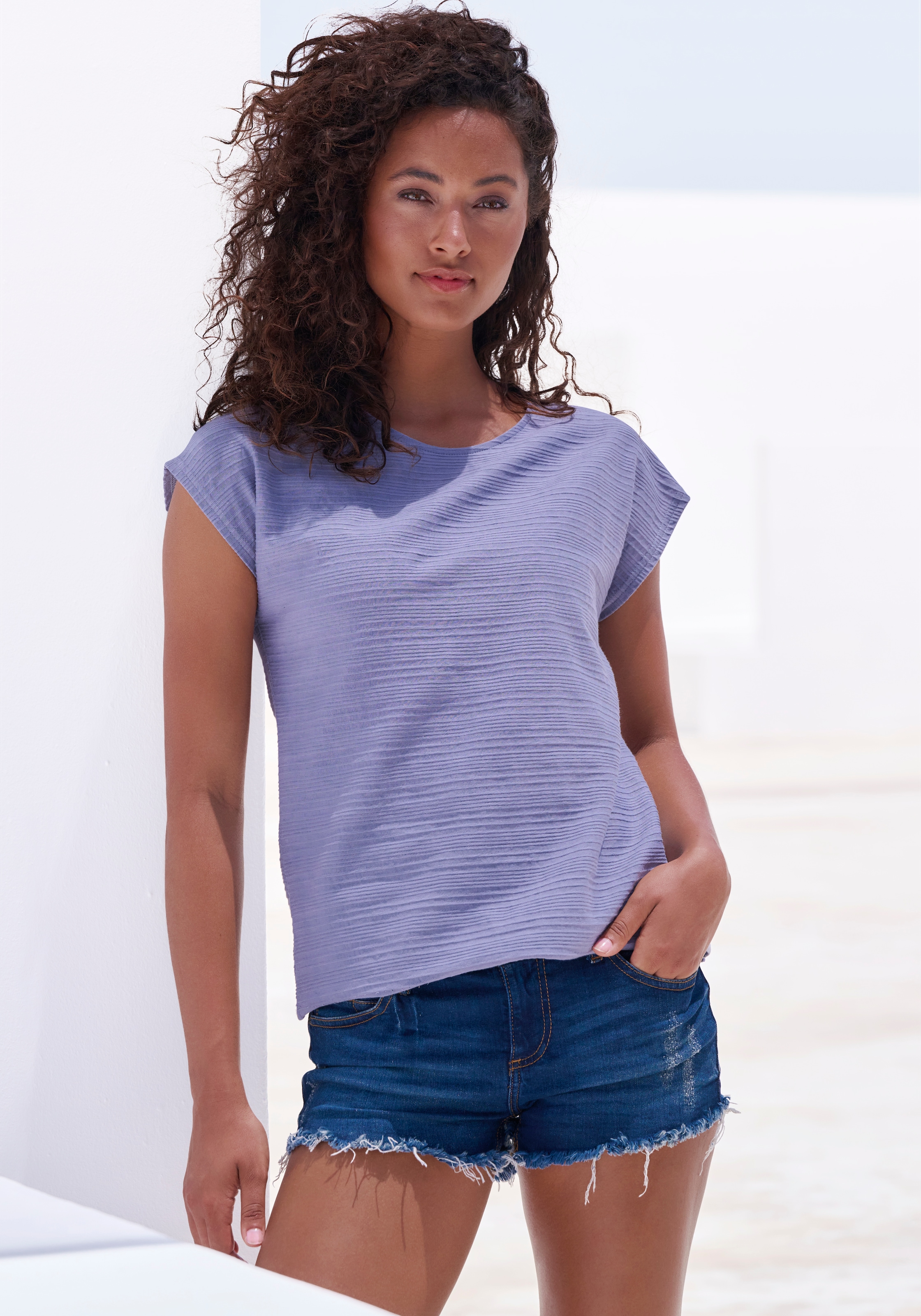Vivance T-Shirt »mit modischer Streifenstruktur«, aus weicher Baumwoll-Qualität