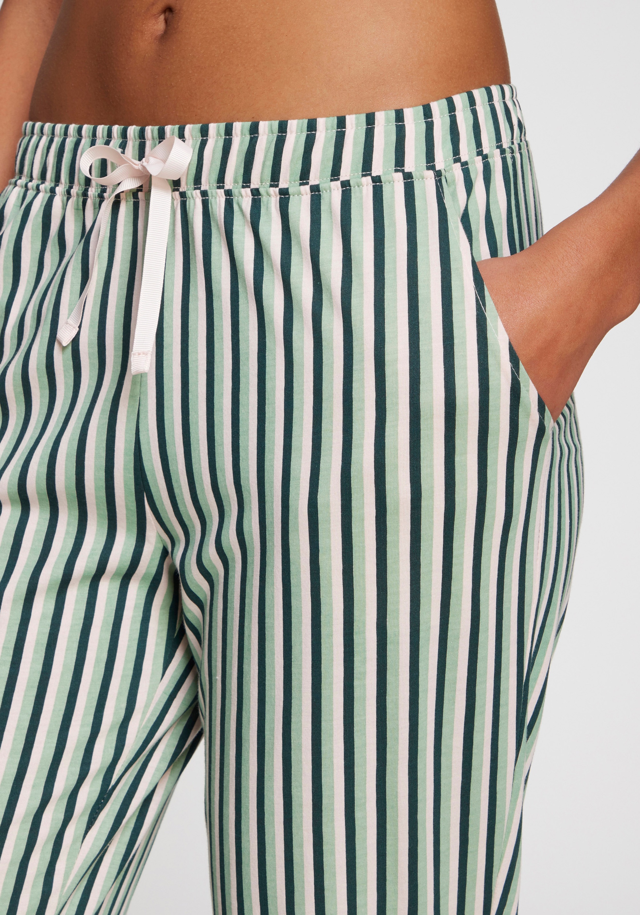 s.Oliver Pyjamaoberteil, mit schönem Alloverprint