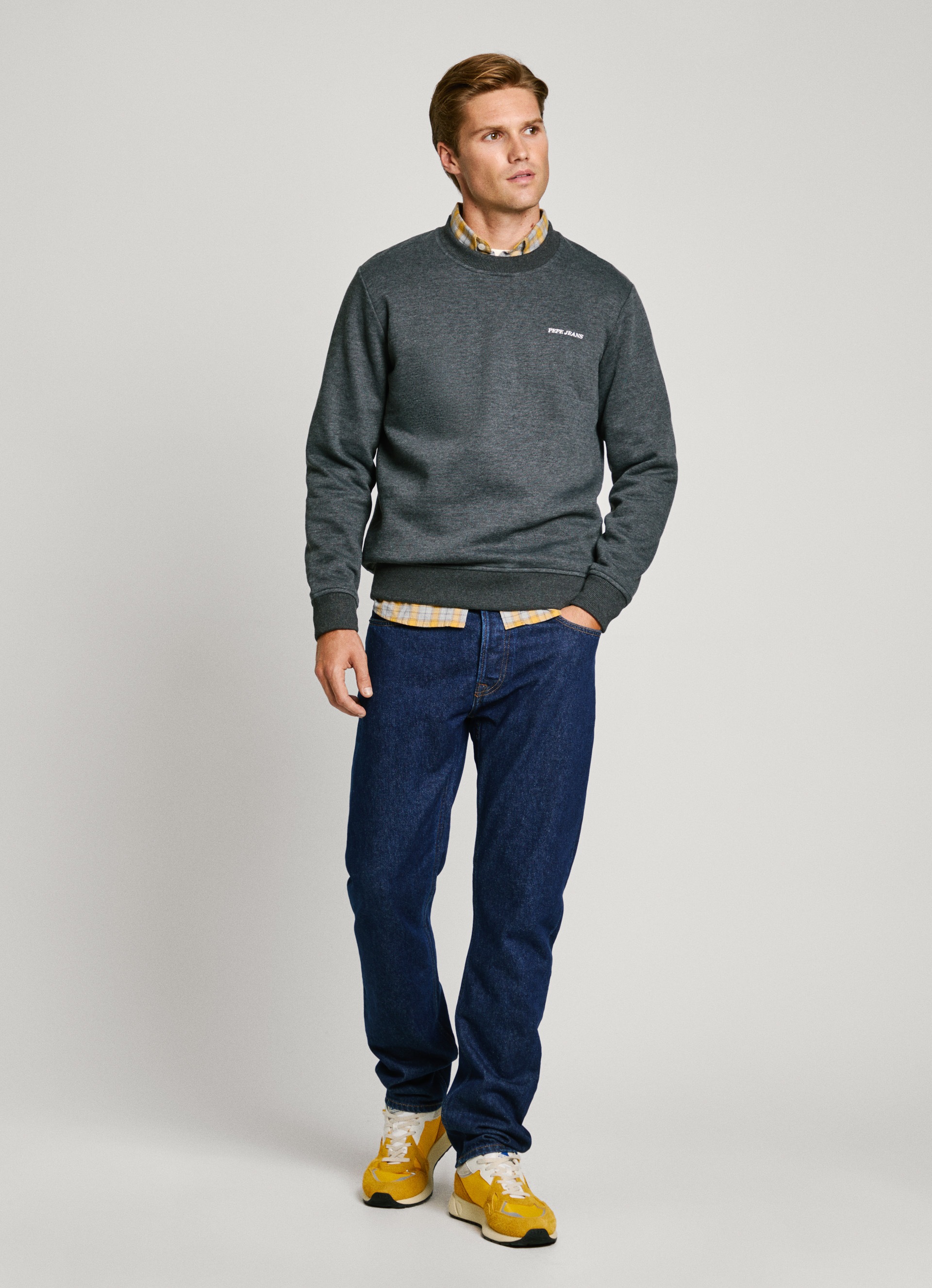 Pepe Jeans Sweatshirt »DAMIAN CREW«, mit Schrift-Detail auf dem Rücken