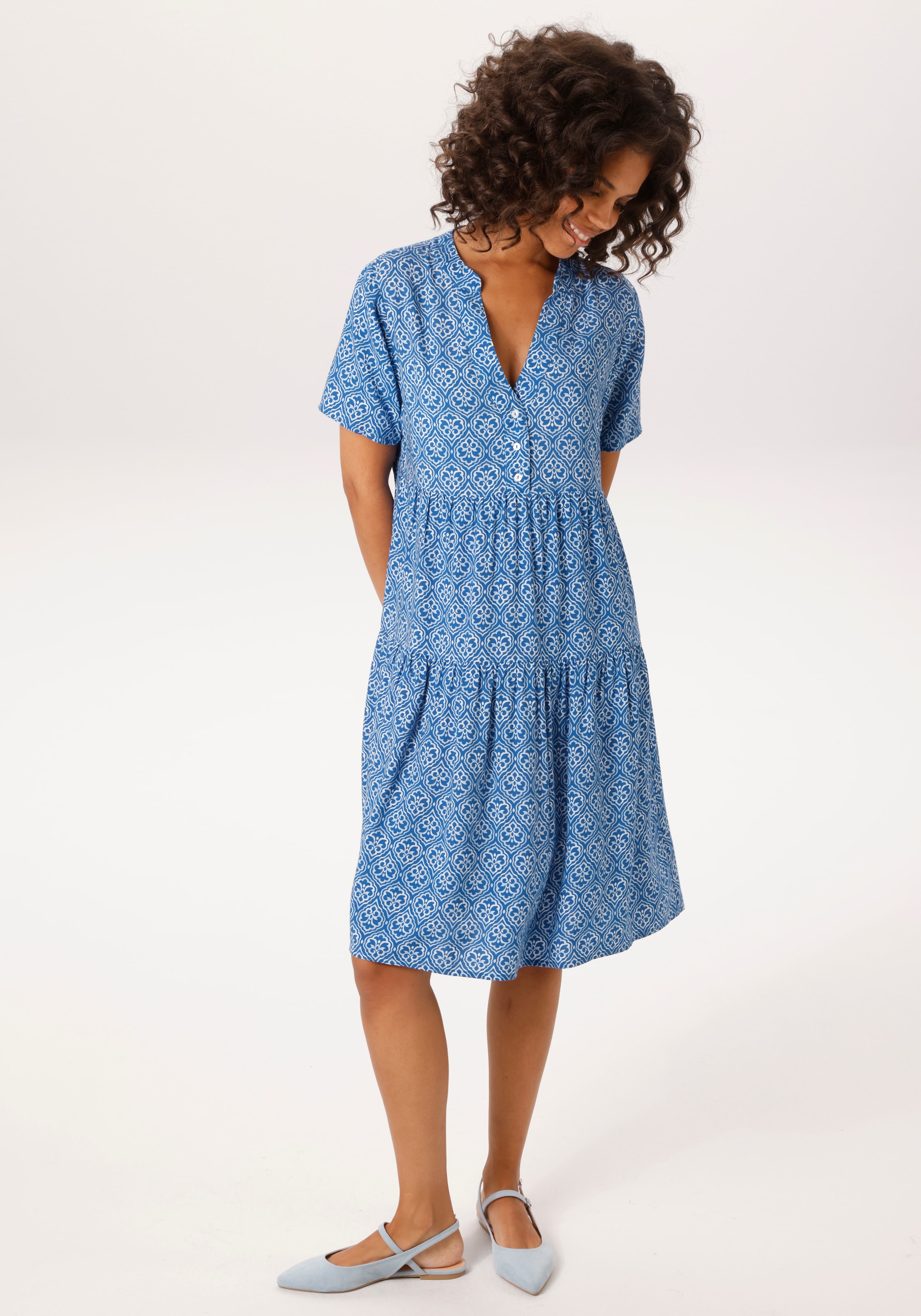 Aniston CASUAL Sommerkleid mit fantasievollem, grafischen Druck