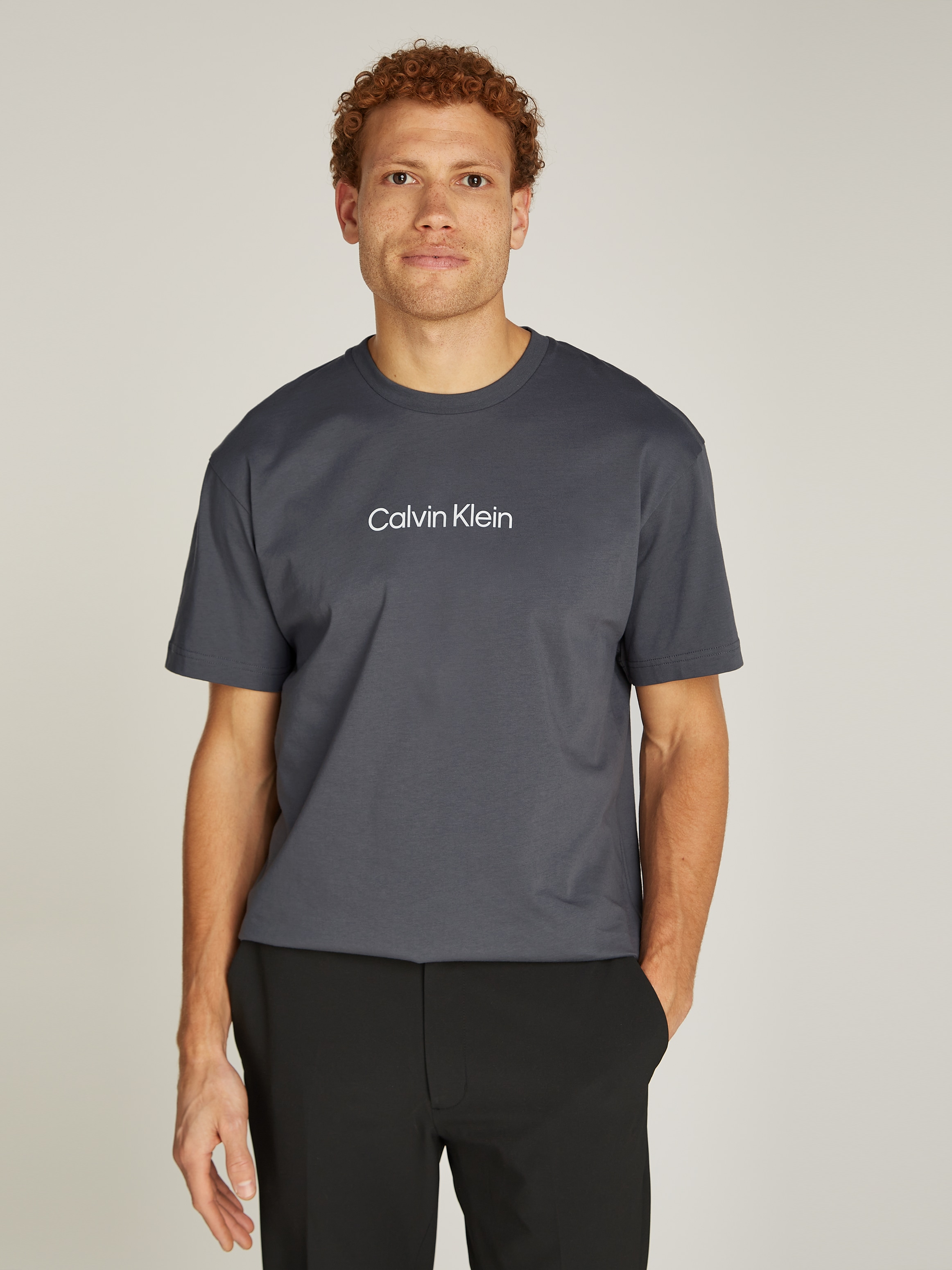 T-Shirt »HERO LOGO COMFORT T-SHIRT«, mit aufgedrucktem Markenlabel