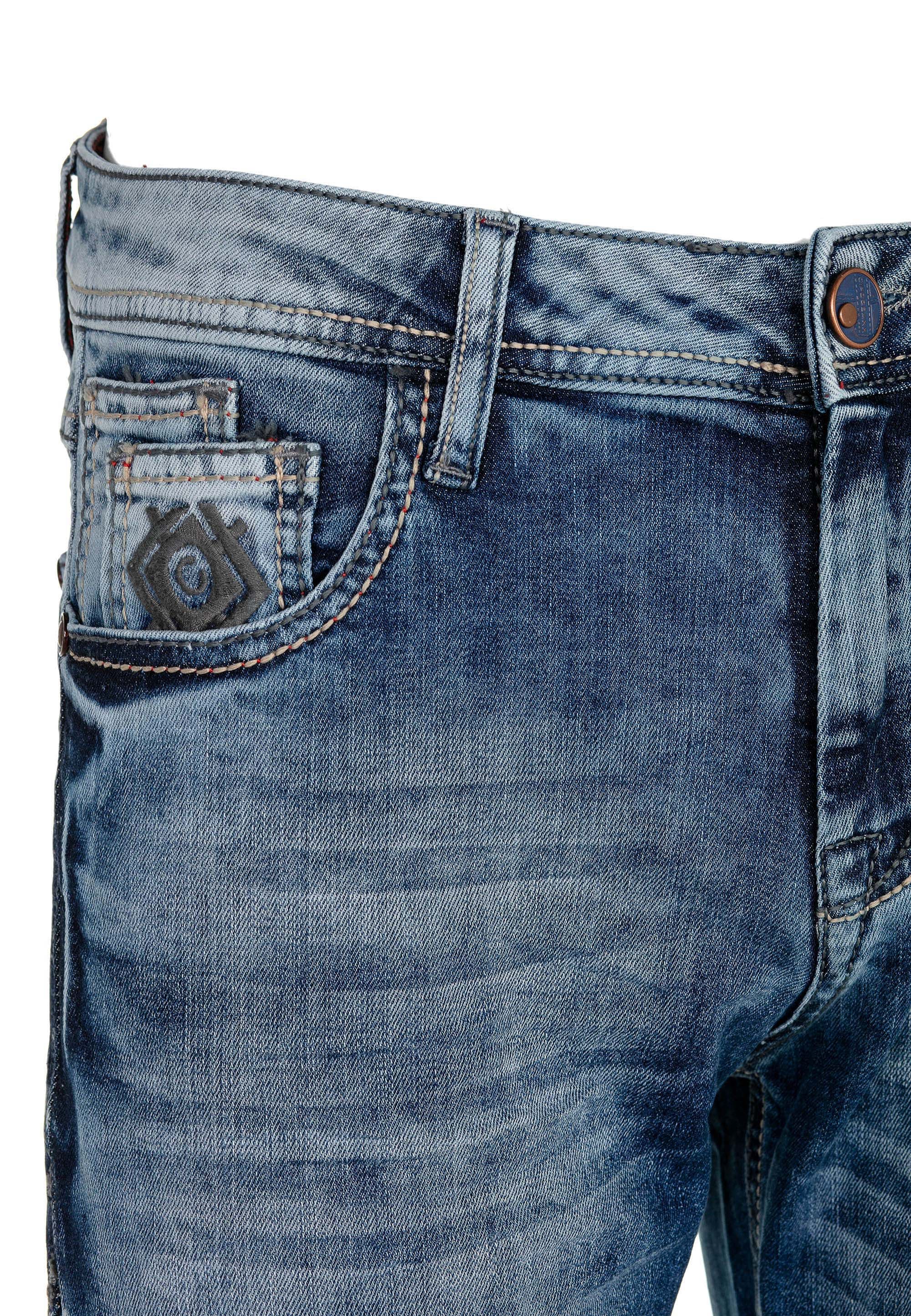 Cipo & Baxx Slim-fit-Jeans, im Slim-Fit Schnitt