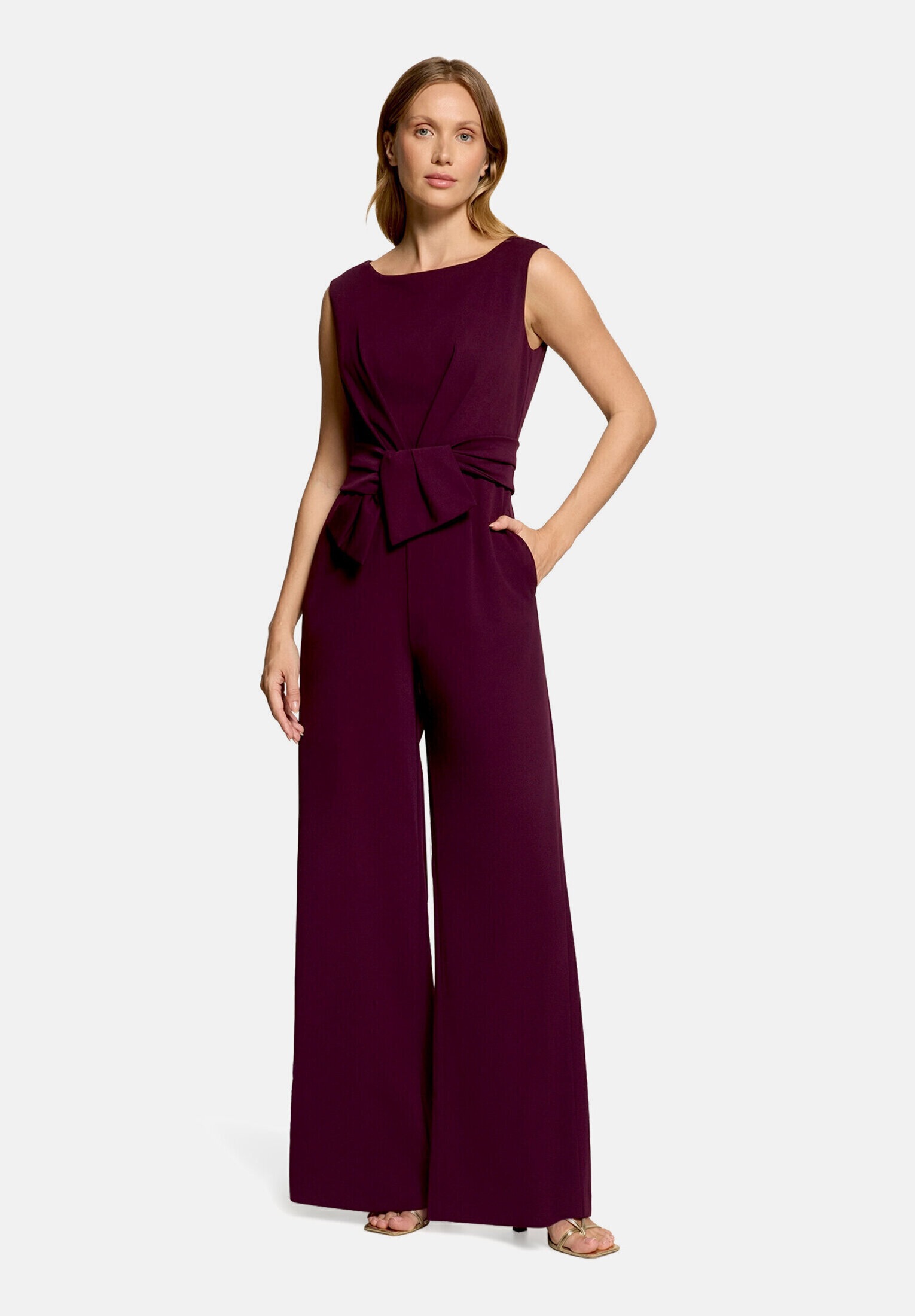 Vera Mont "Damen mit weitem Bein" 1 Bunddetail