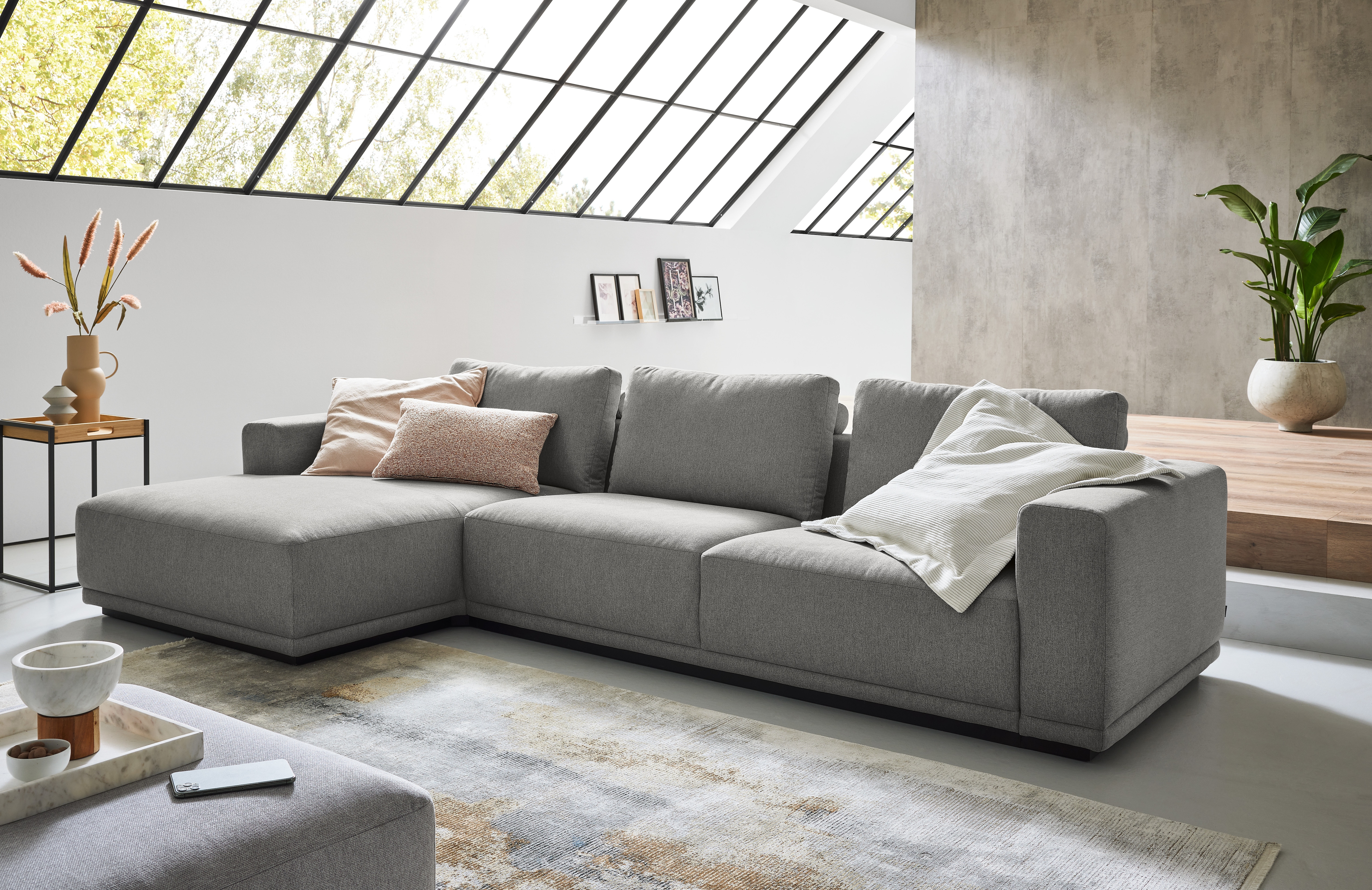 Musterring Ecksofa "JustB PM200, Holzrahmen in schwarz, wahlw. Sitzvorzug, Breite 316cm" Anreihsofa rechts & Longchair links, mit Armlehnen, inkl. Rückenkissen