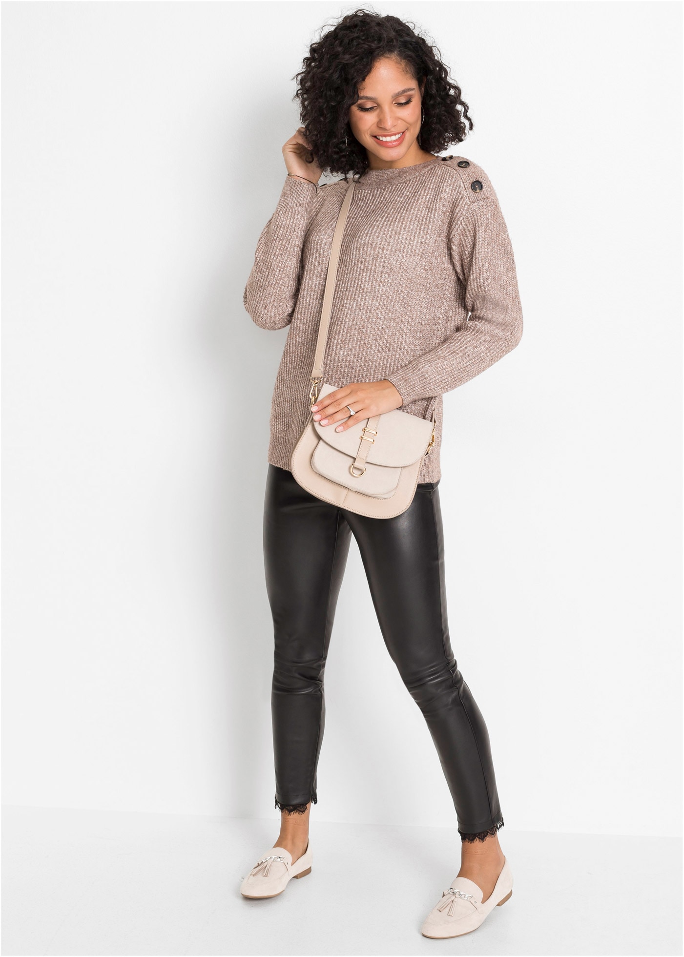 bonprix Strickpullover »Pullover mit Knöpfen« in Melange-Optik, leicht überschnittene Schultern mit Knopfverzierung