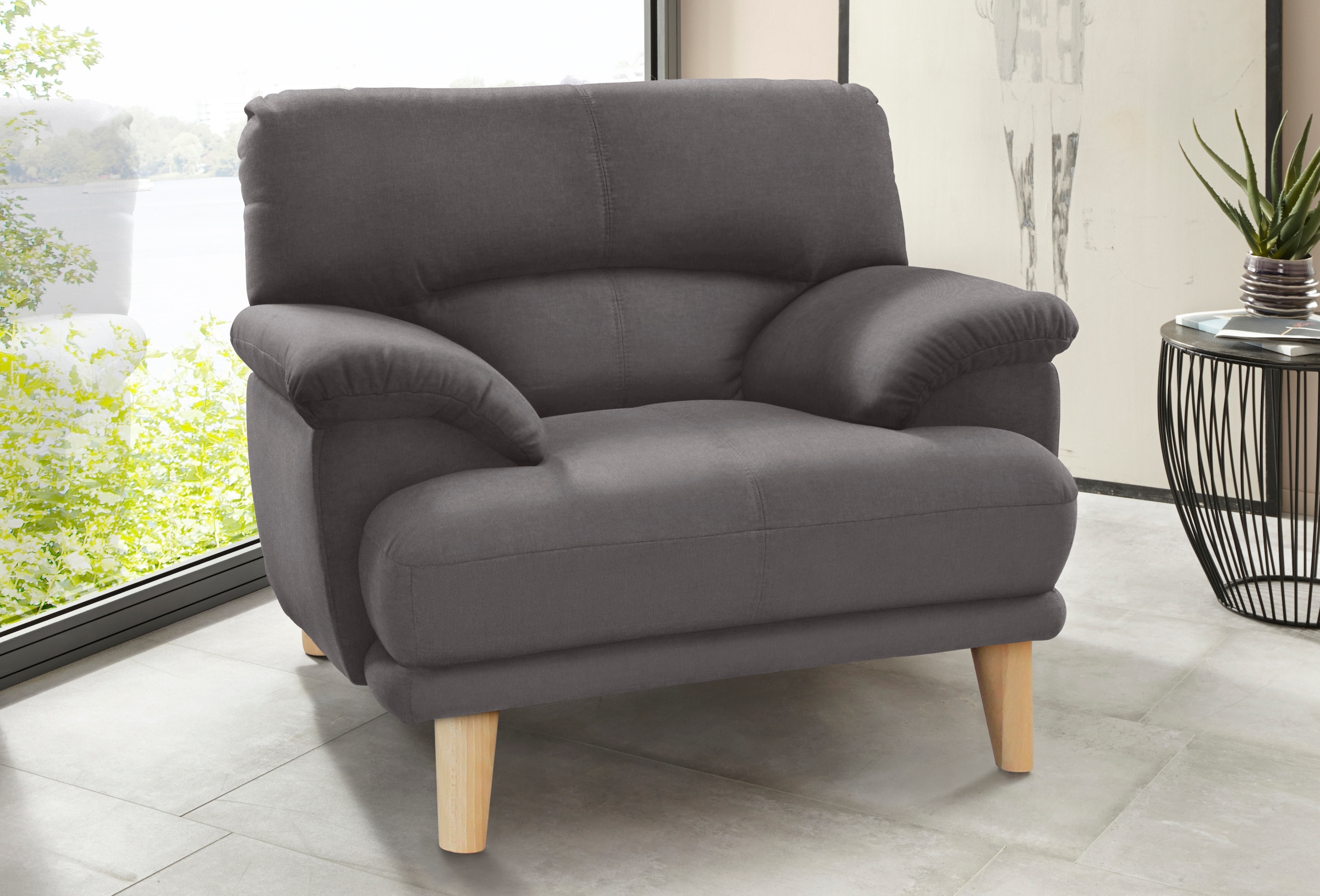TRENDMANUFAKTUR Sessel »Cecilia, Loungesessel, italienisches Design, bequeme Armlehnen«, aufwendige Rückenverarbeitung für hohen Sitzkomfort, Holzfuß