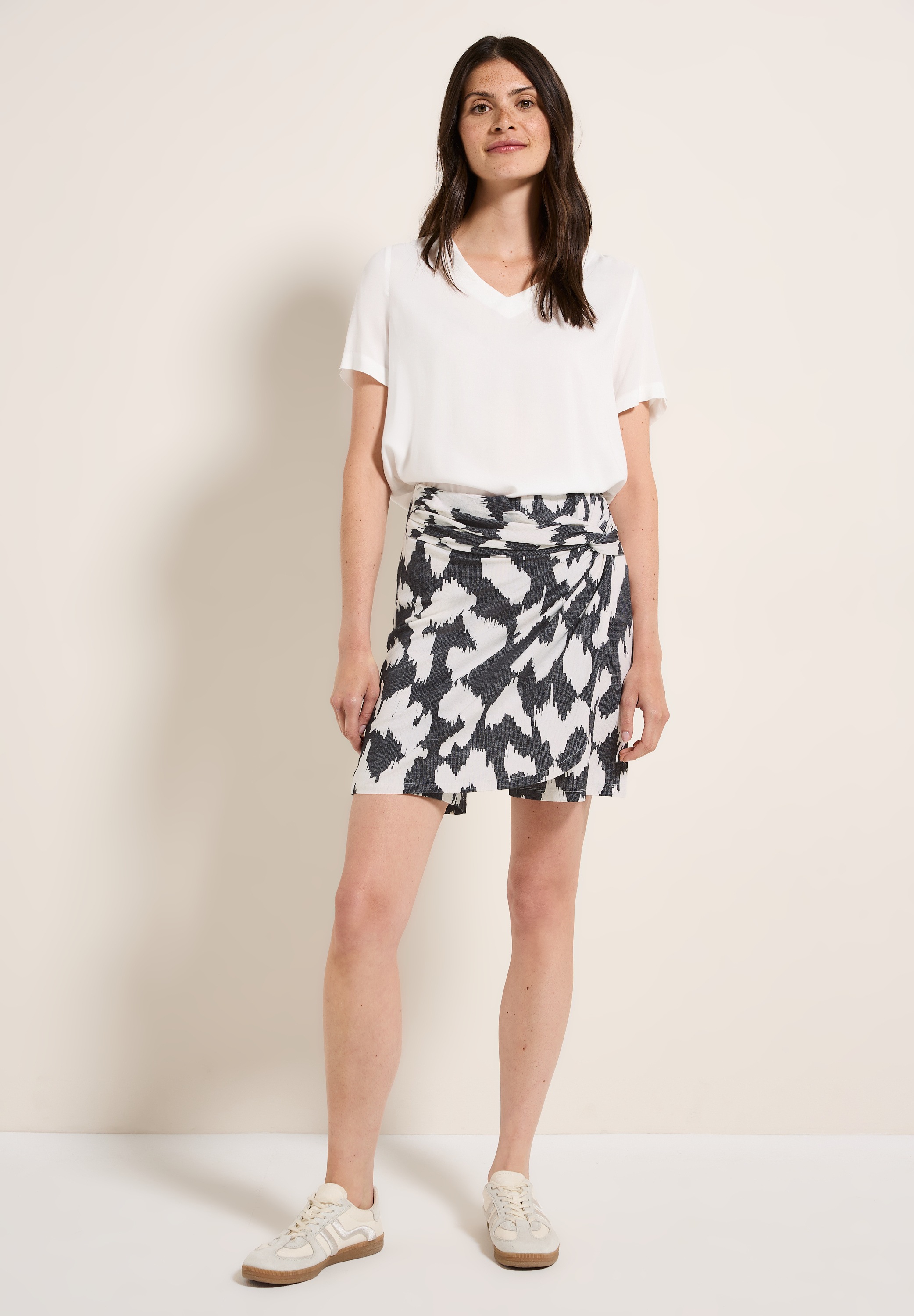 Cecil Minirock, Middle Waist