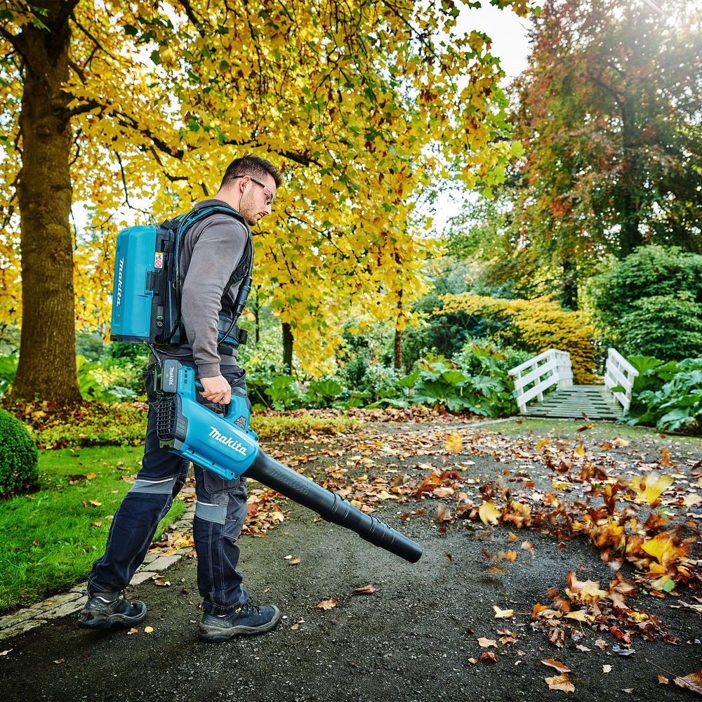 Makita Akku-Gebläse »»DUB184RF« 18V, 780 m³/h, 52,1 m/s, Inkl. Akku und Ladegerät« kompakt und leistungsfähig, bürstenloses 18 V Akku-Gebläse