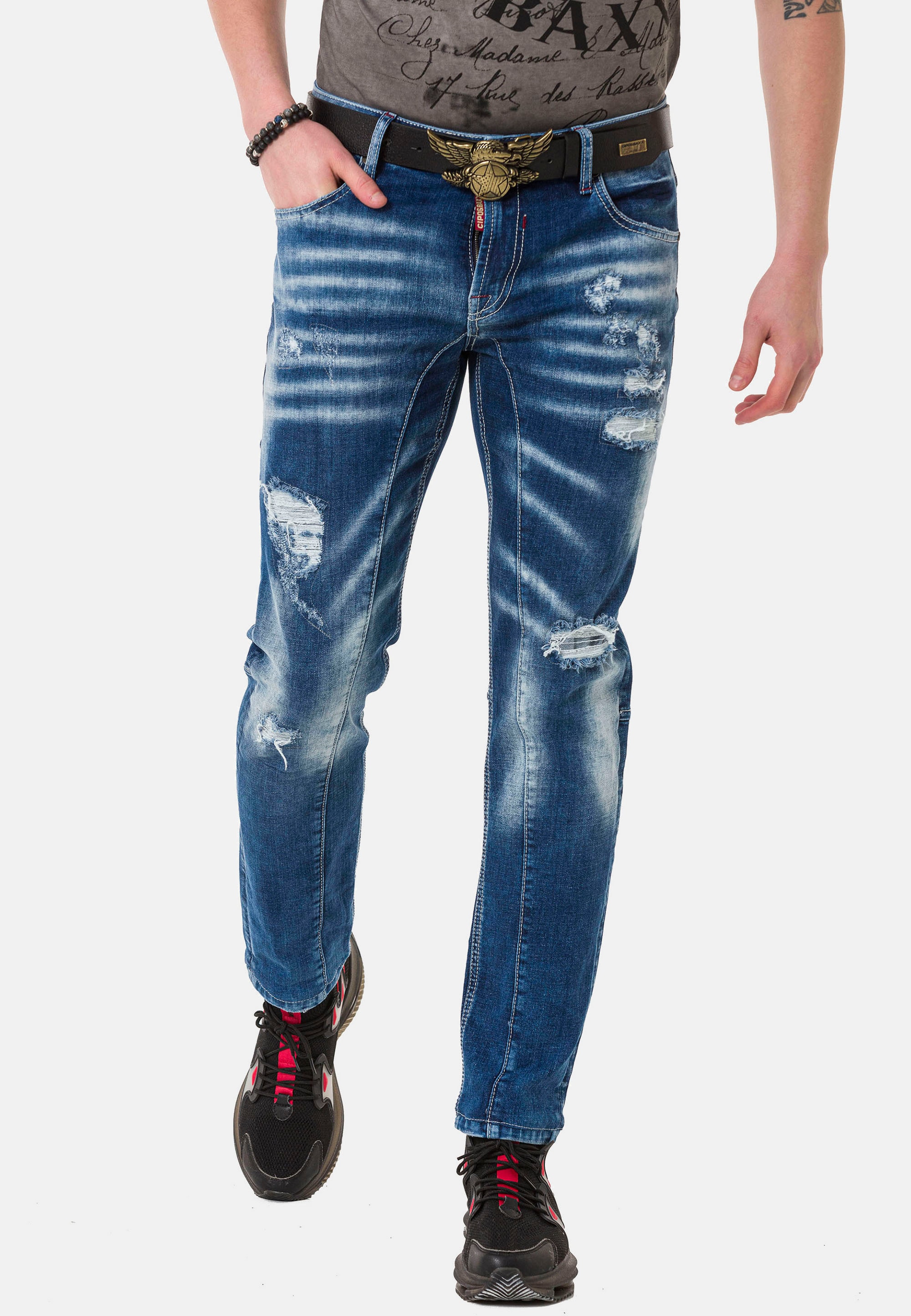 Straight-Jeans, in modischem Destroyed-Look