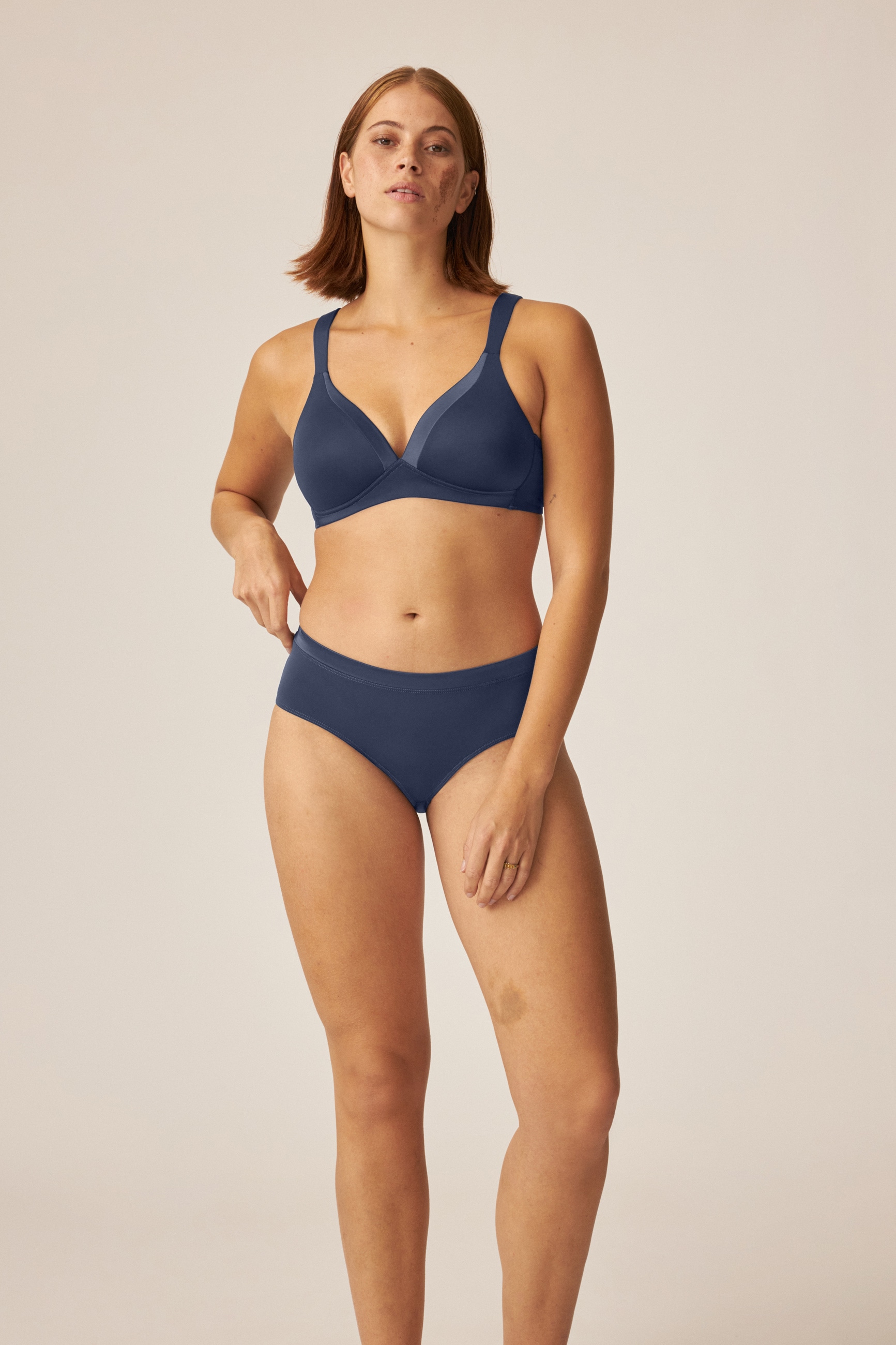 Naturana Bügelloser BH »The Wednesday« 1 Stk. mit Schale, Glanzband, breite Träger, weich, bequem, ohne Bügel