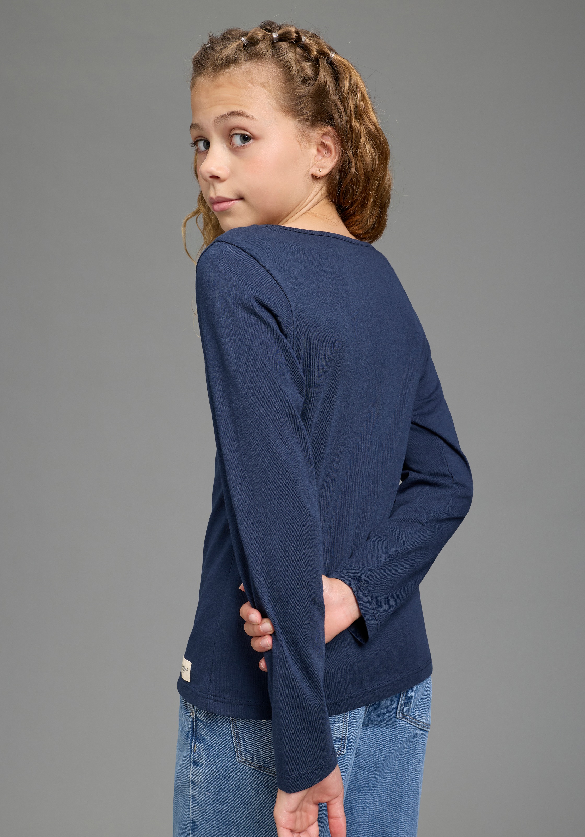 H.I.S Langarmshirt »Shirt mit kleiner Deko-Schleife« hüftlange Basic-Passform, Langarm, modischer Stil