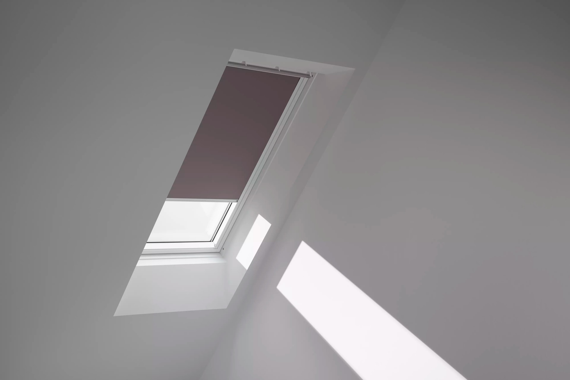 VELUX Verdunklungsrollo »DKL 4577SWL, Farbe: taupe«, verdunkelnd, ohne Bohren, in Führungsschienen, weiße Führungsschienen & Griffleiste