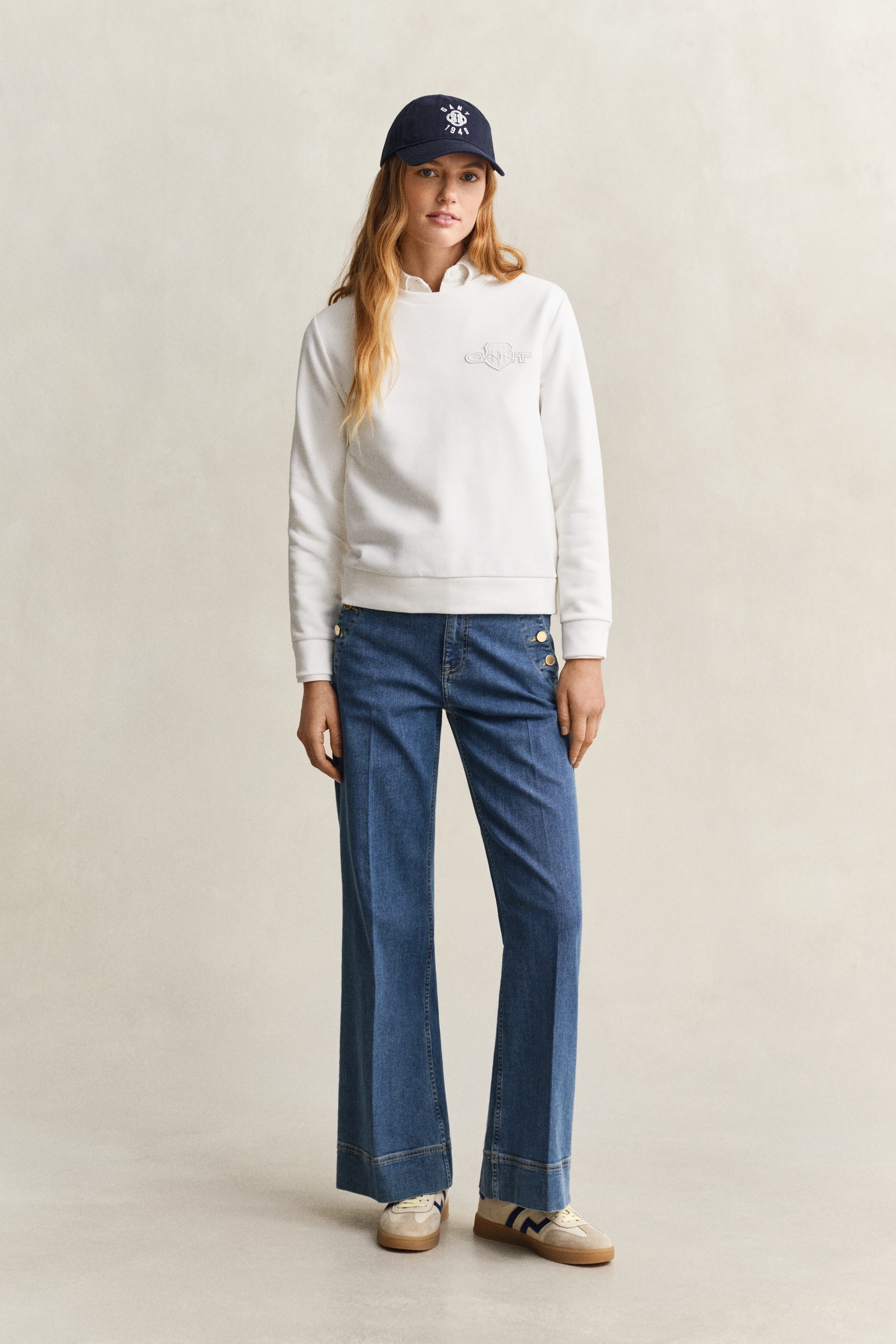 Gant »REG TONAL SHIELD C-NECK SWEAT«, Ton in Ton Stickerei, Rundhals
