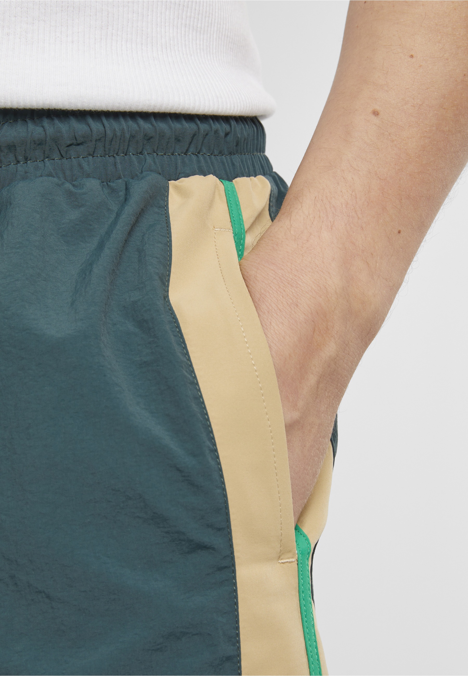 URBAN CLASSICS Badeshorts »Urban Classics Retro Look Swim Shorts«
