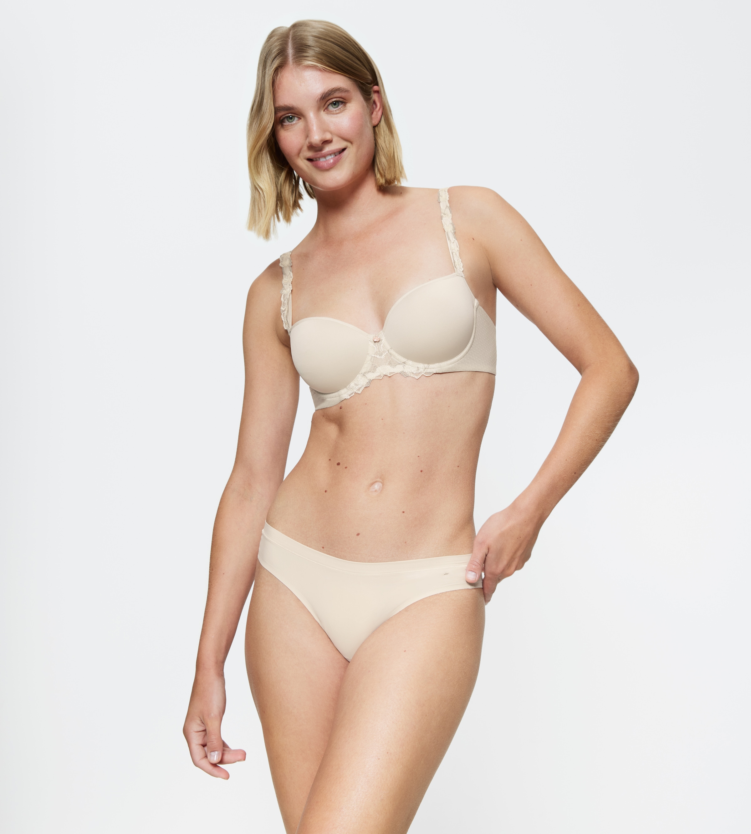 Triumph Balconette-BH »Wild Azalea Florale WHP«, mehrfarbige Spitzendetails, Satin-Jacquard, glatte Spacer-Cups