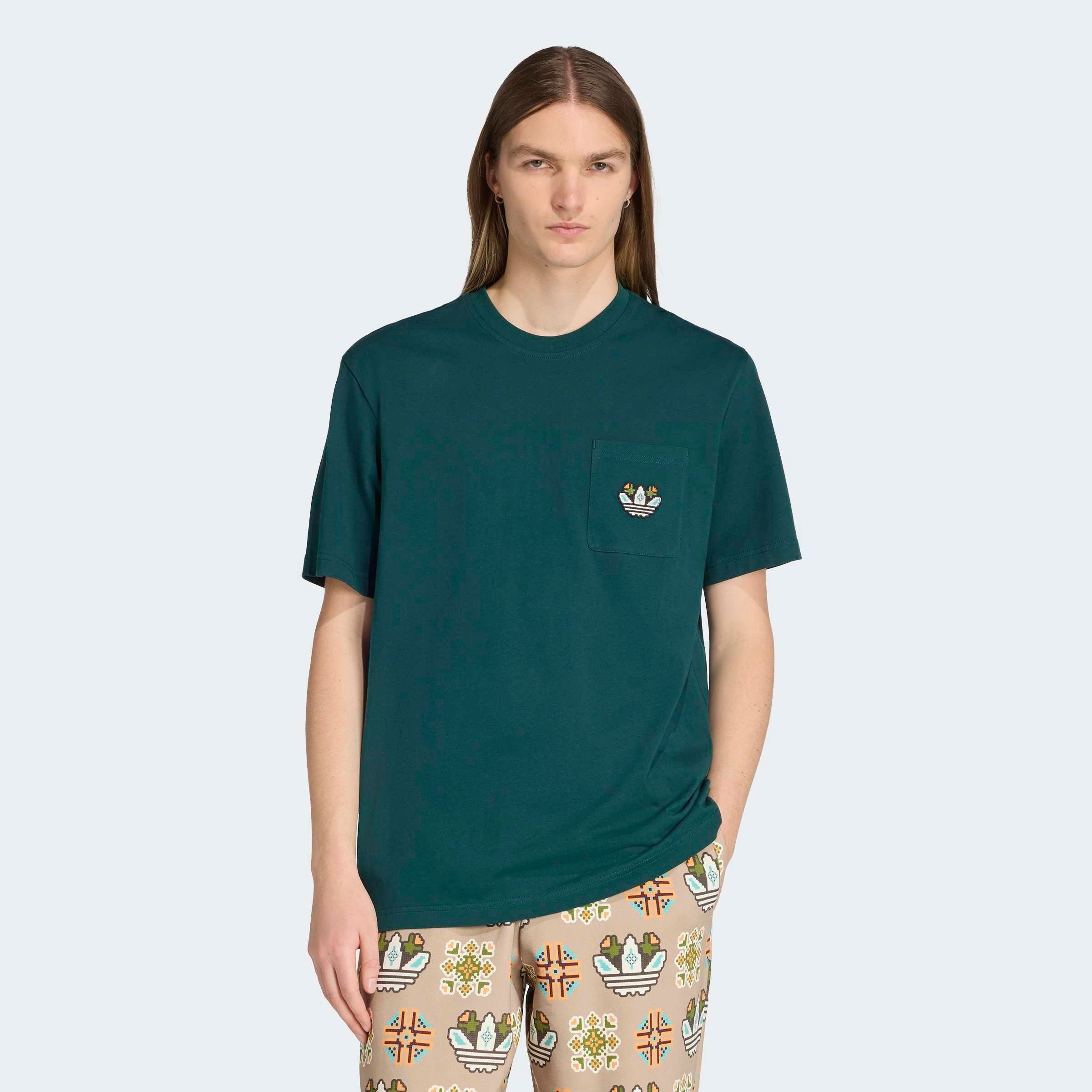 adidas Originals T-Shirt "MONOGRAM LOOSE" lockere Passform, mit kleinem Trefoil auf Brusttasche