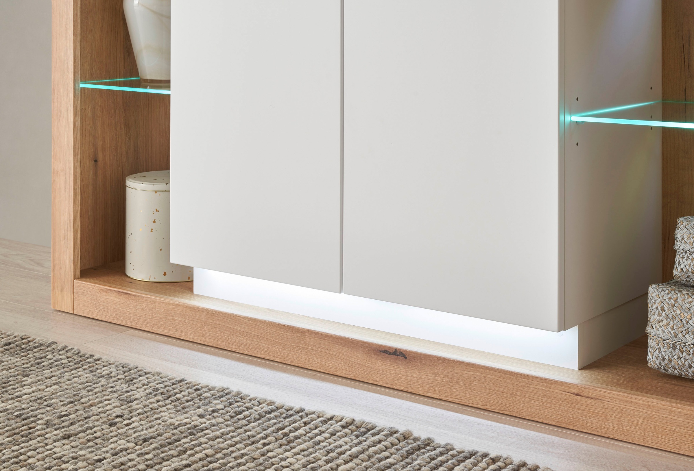 INOSIGN Highboard »Brixen, moderne Kommode, Stauraumelement in Eiche Evoke Dekor«, Metallgriffe, ausreichend Stauraum, vielseitig einsetzbar