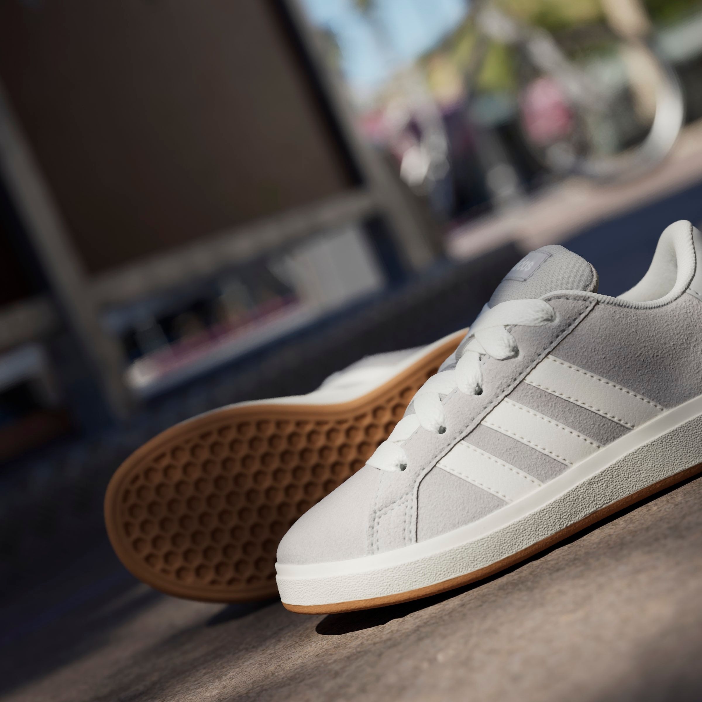 adidas Sportswear Sneaker »GRAND COURT 00S KIDS«, Design auf den Spuren des adidas Superstar