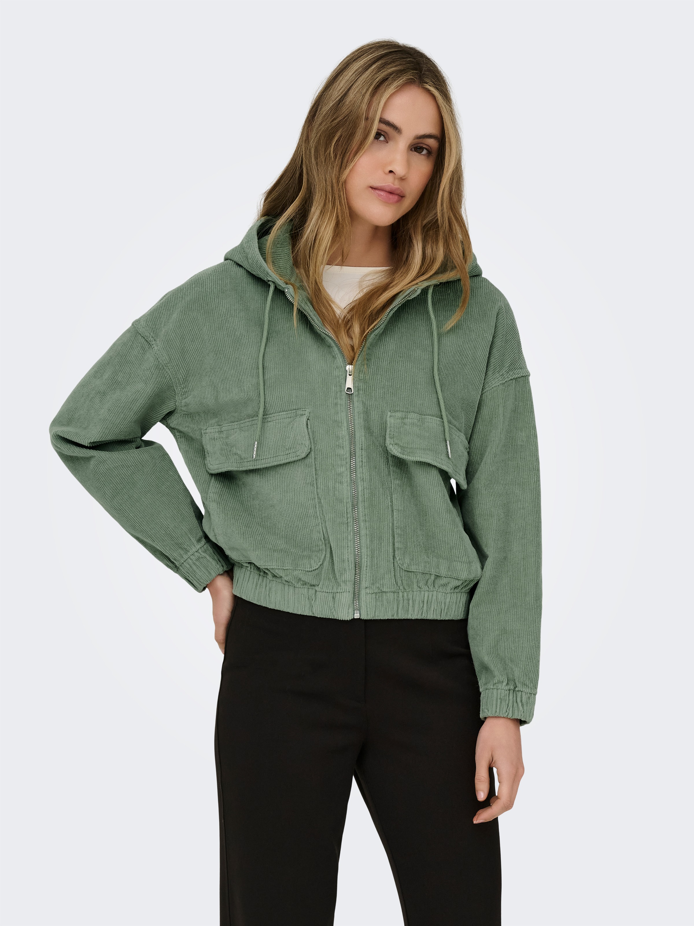 Cordjacke ONLY "ONLKENZIE L/S CORD JACKET PNT NOOS", Damen, Gr. XS, grün (l.pad), Cord, Obermaterial: 98% Baumwolle, 2% Elasthan, unifarben, normal, Jacken, Baumwollmischung 2