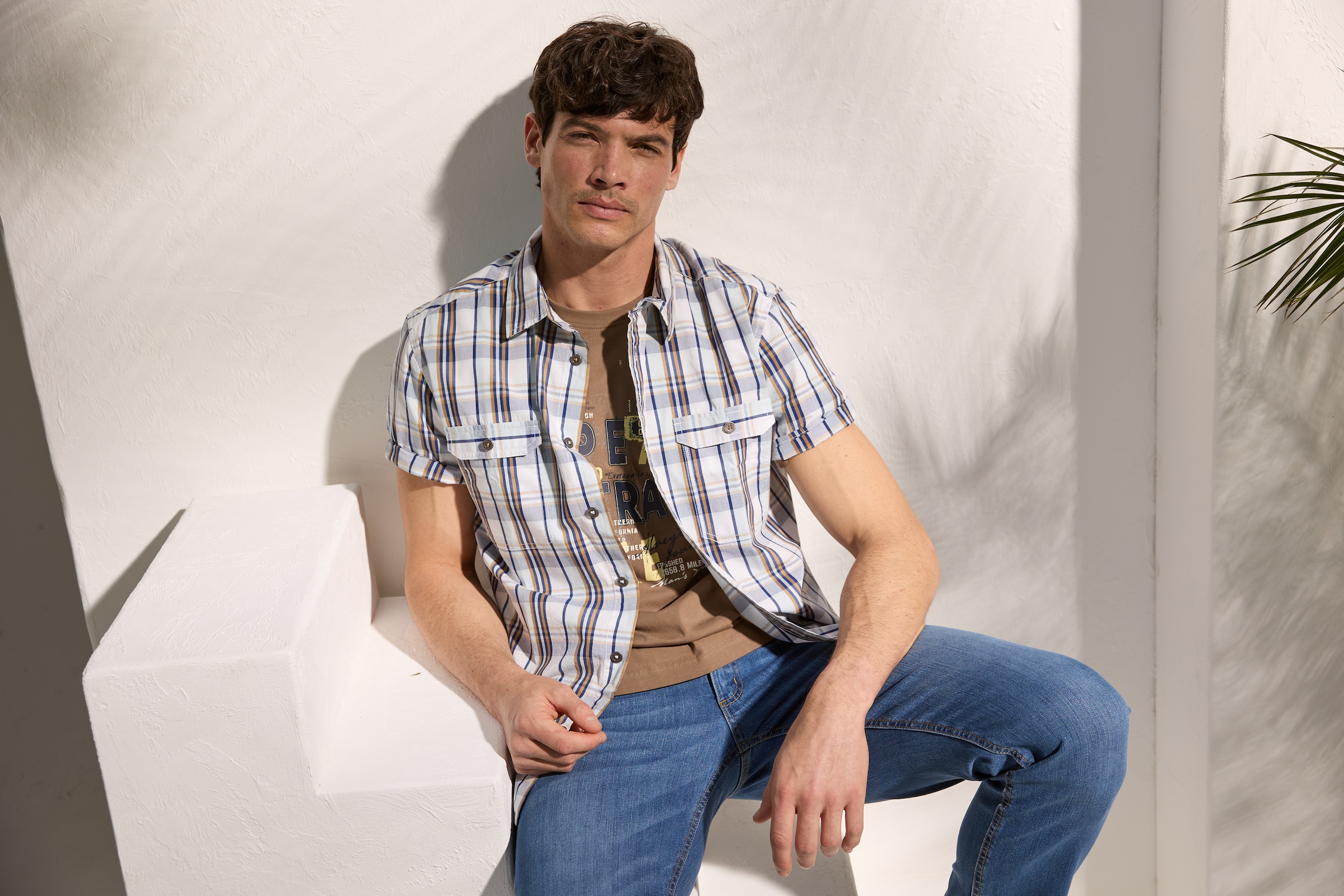 Man's World Rundhalsshirt »Neue Kollektion!« normale Passform, kurzarm, mit Rundhalsausschnitt, mit Print
